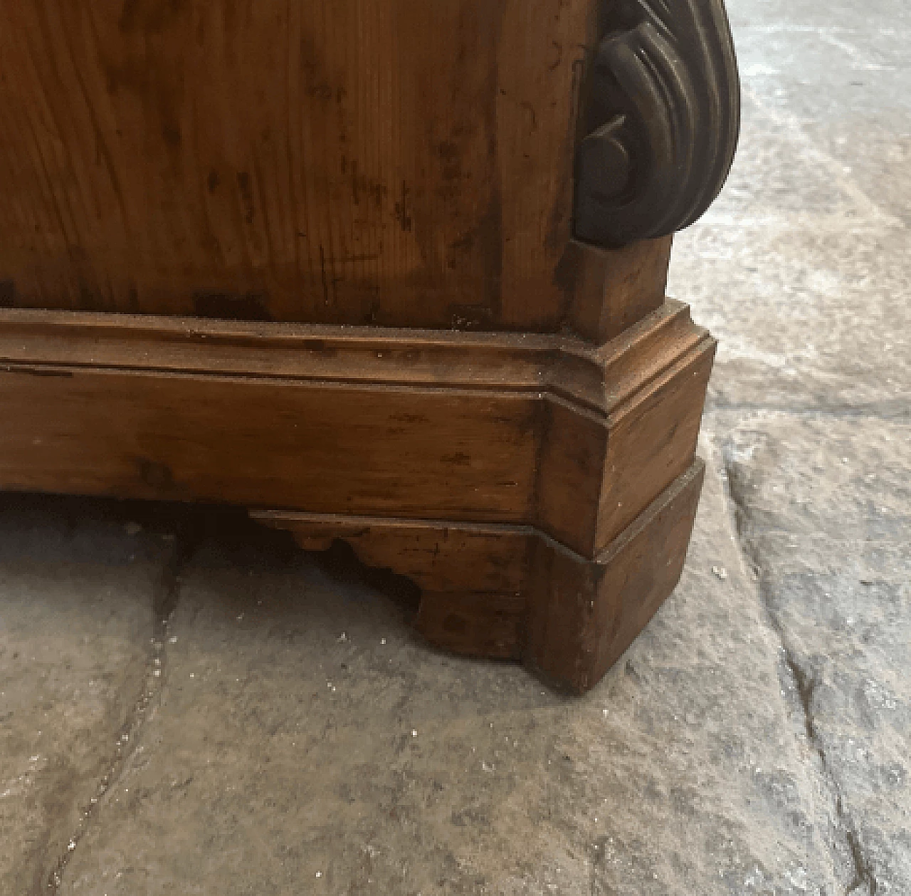 Sicilian Louis Philippe carved spruce sideboard, late 19th century 6