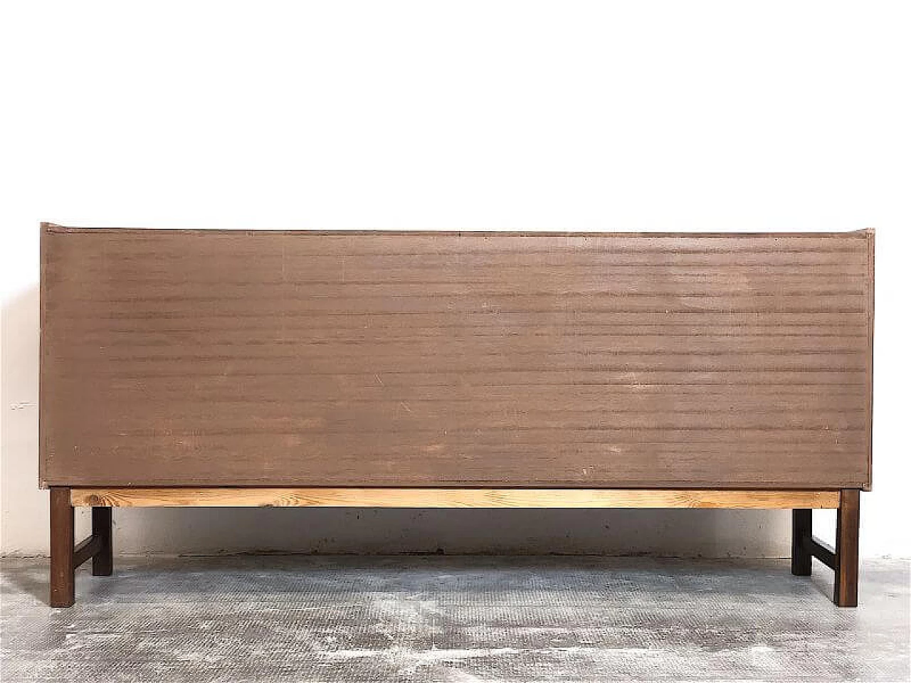 Credenza in legno impiallacciato teak con ante, anni '60 12