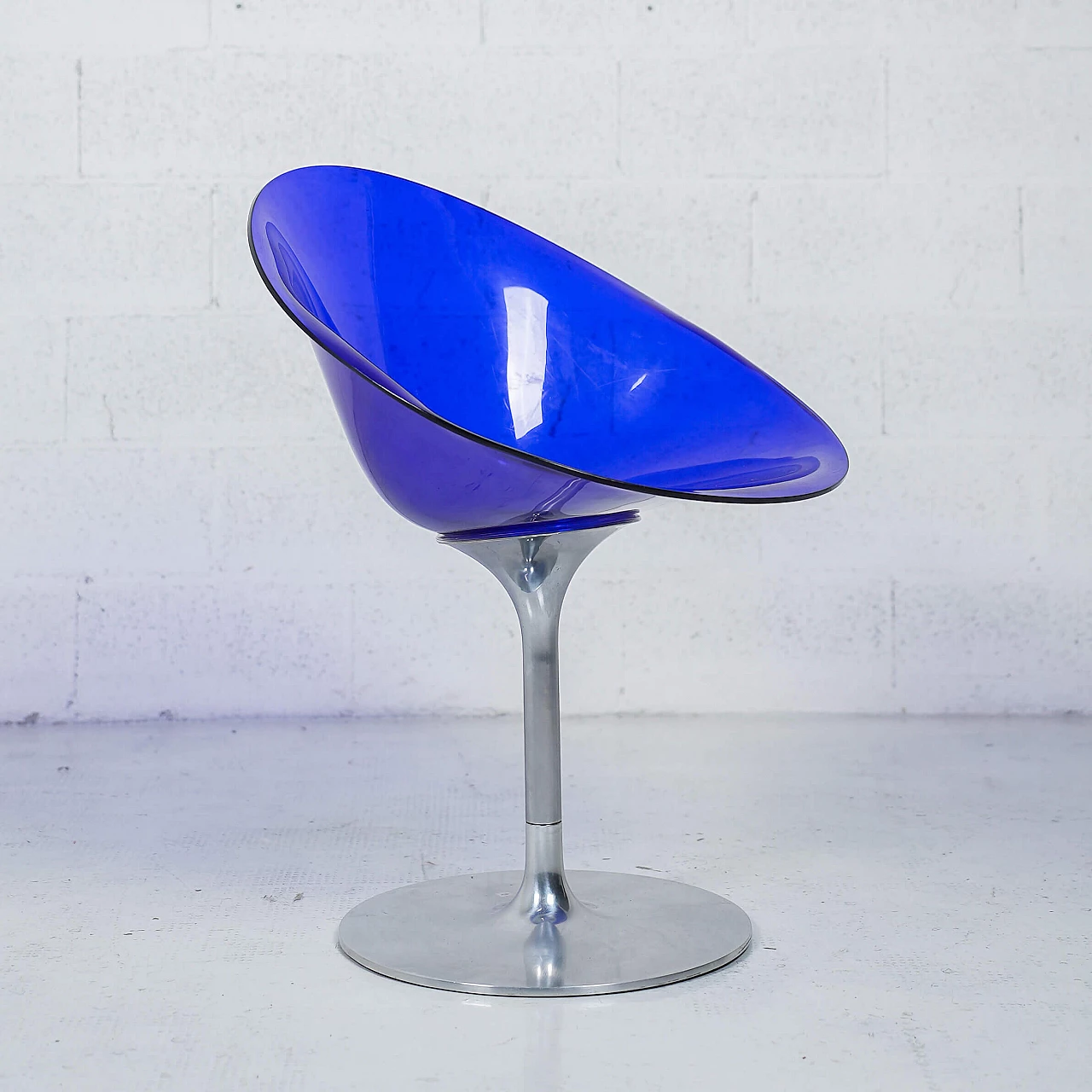 Sedia girevole blu Eros di Philippe Starck per Kartell, anni '90 4