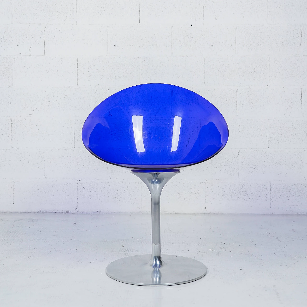 Sedia girevole blu Eros di Philippe Starck per Kartell, anni '90 8