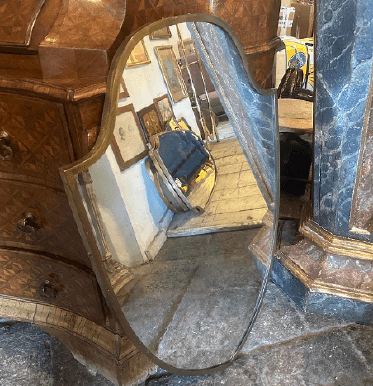 Specchio a forma di scudo in ottone nello stile di Gio Ponti, anni '50 5