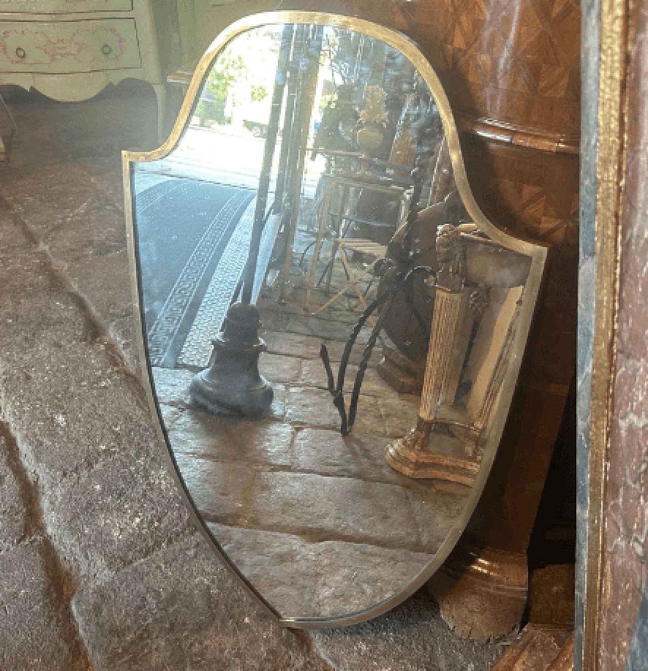 Specchio a forma di scudo in ottone nello stile di Gio Ponti, anni '50 6