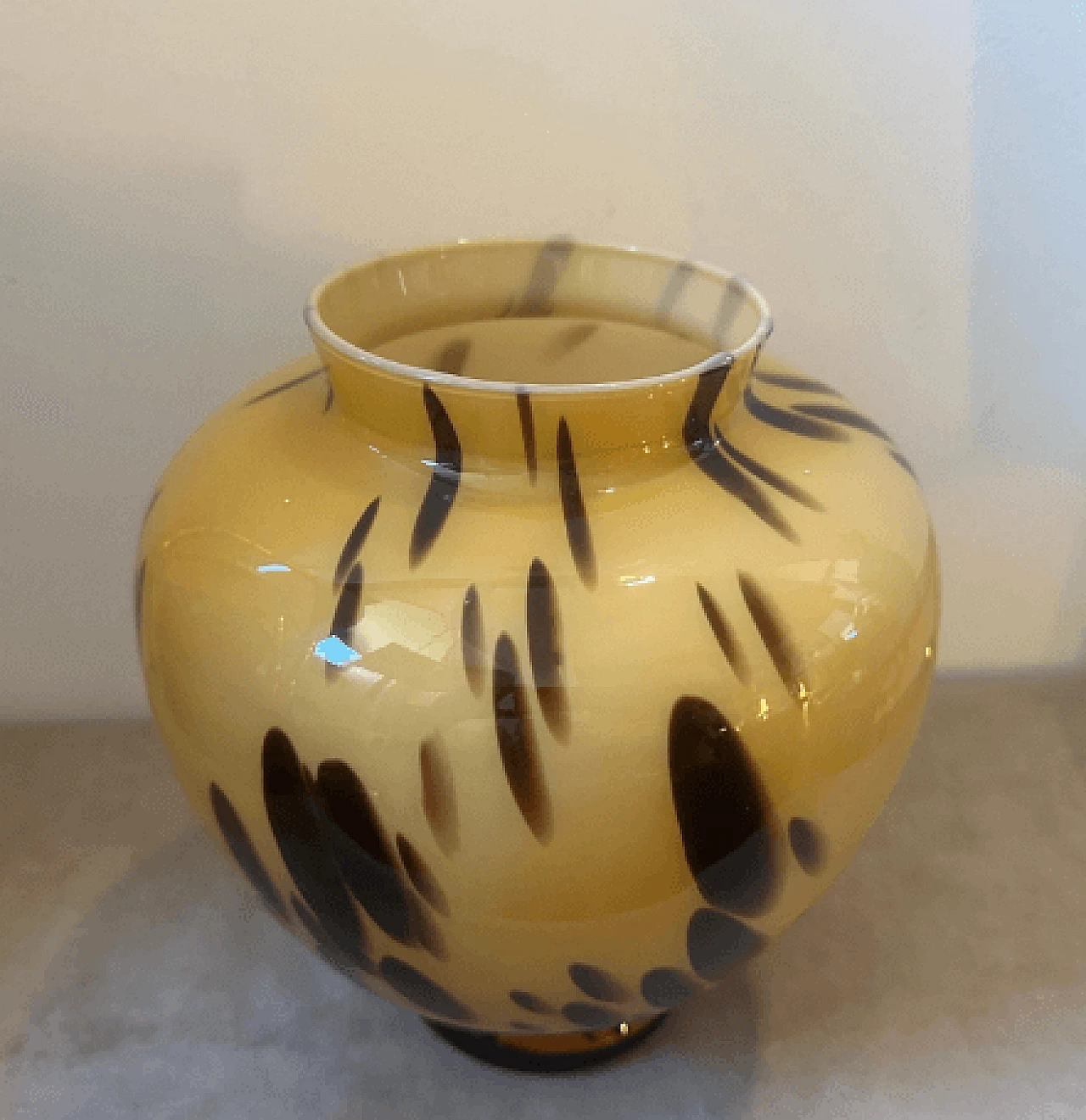 Tortoiseshell-effect Murano glass vase, 1970s 3