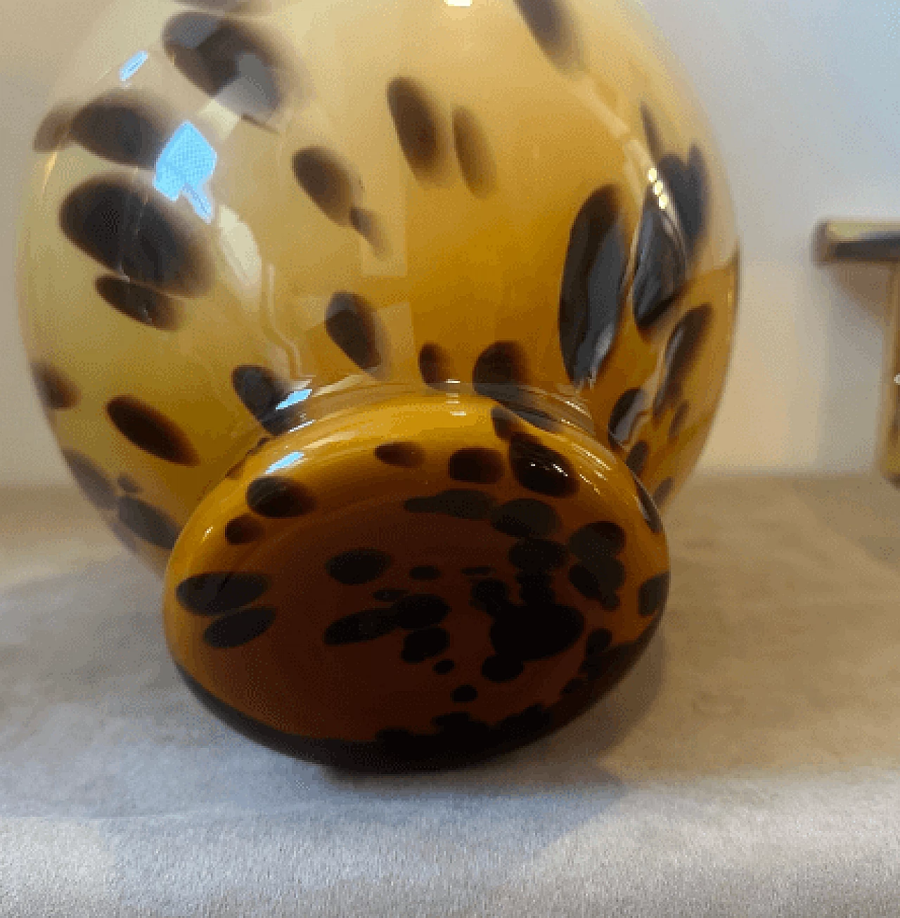 Tortoiseshell-effect Murano glass vase, 1970s 9