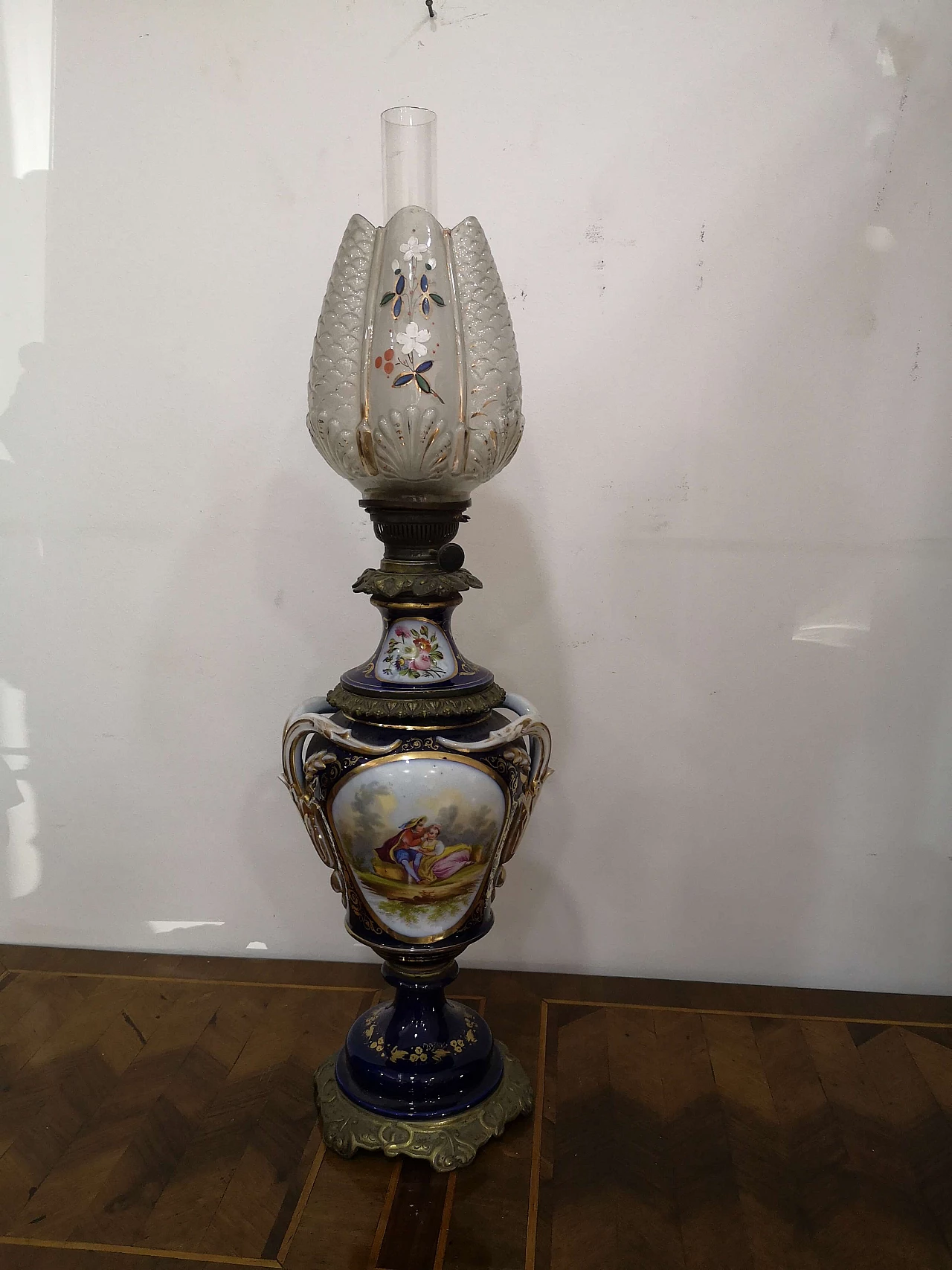 Lampada a petrolio in porcellana di Sèvres, metà '800 1