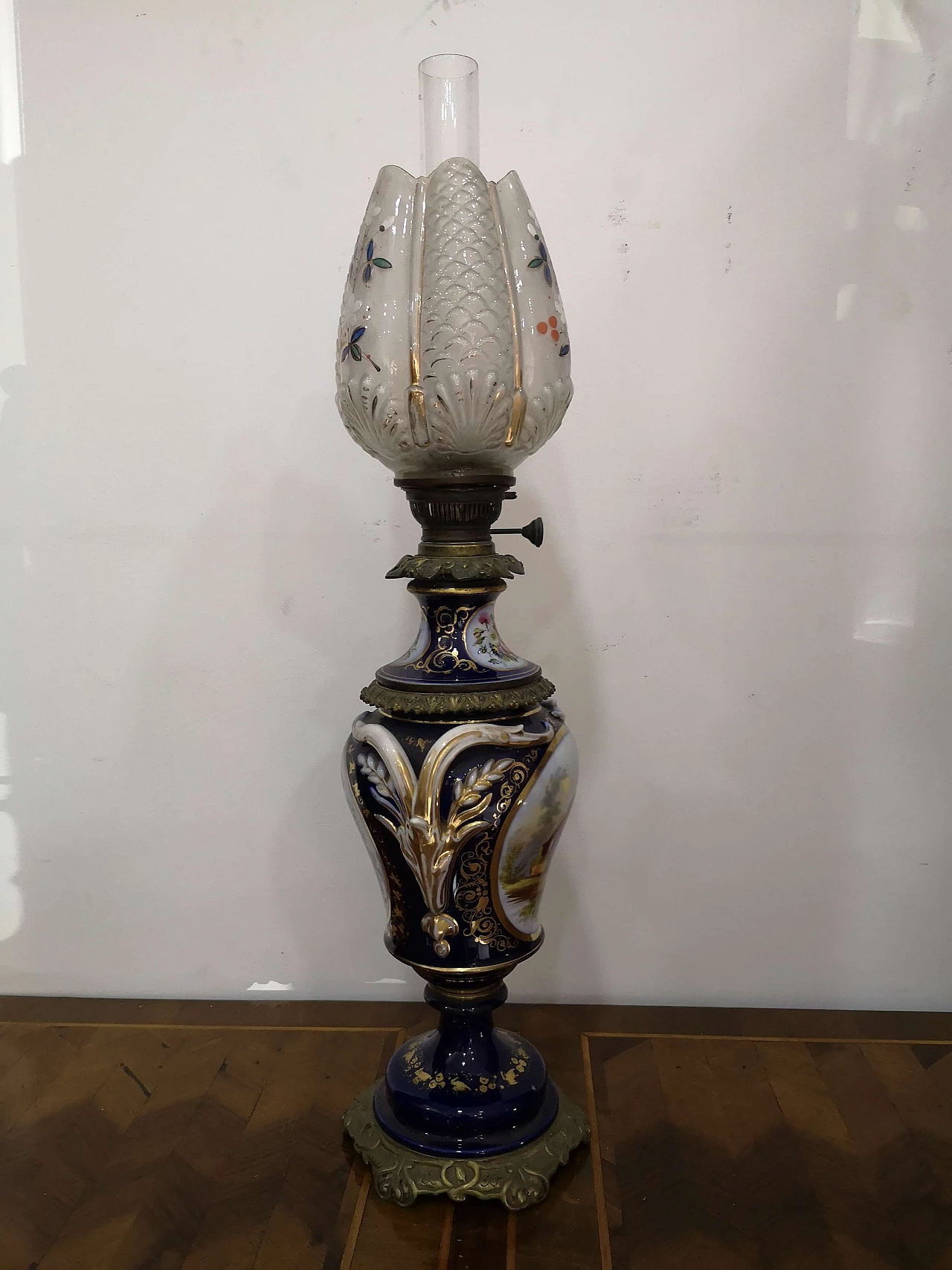 Lampada a petrolio in porcellana di Sèvres, metà '800 9