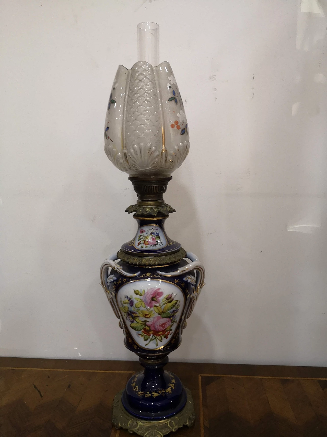Sèvres porcelain oil lamp, mid-19th century 12