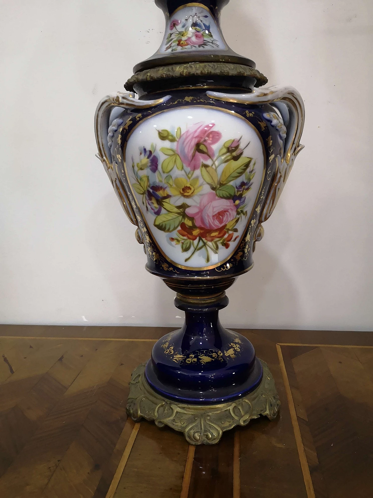 Sèvres porcelain oil lamp, mid-19th century 13