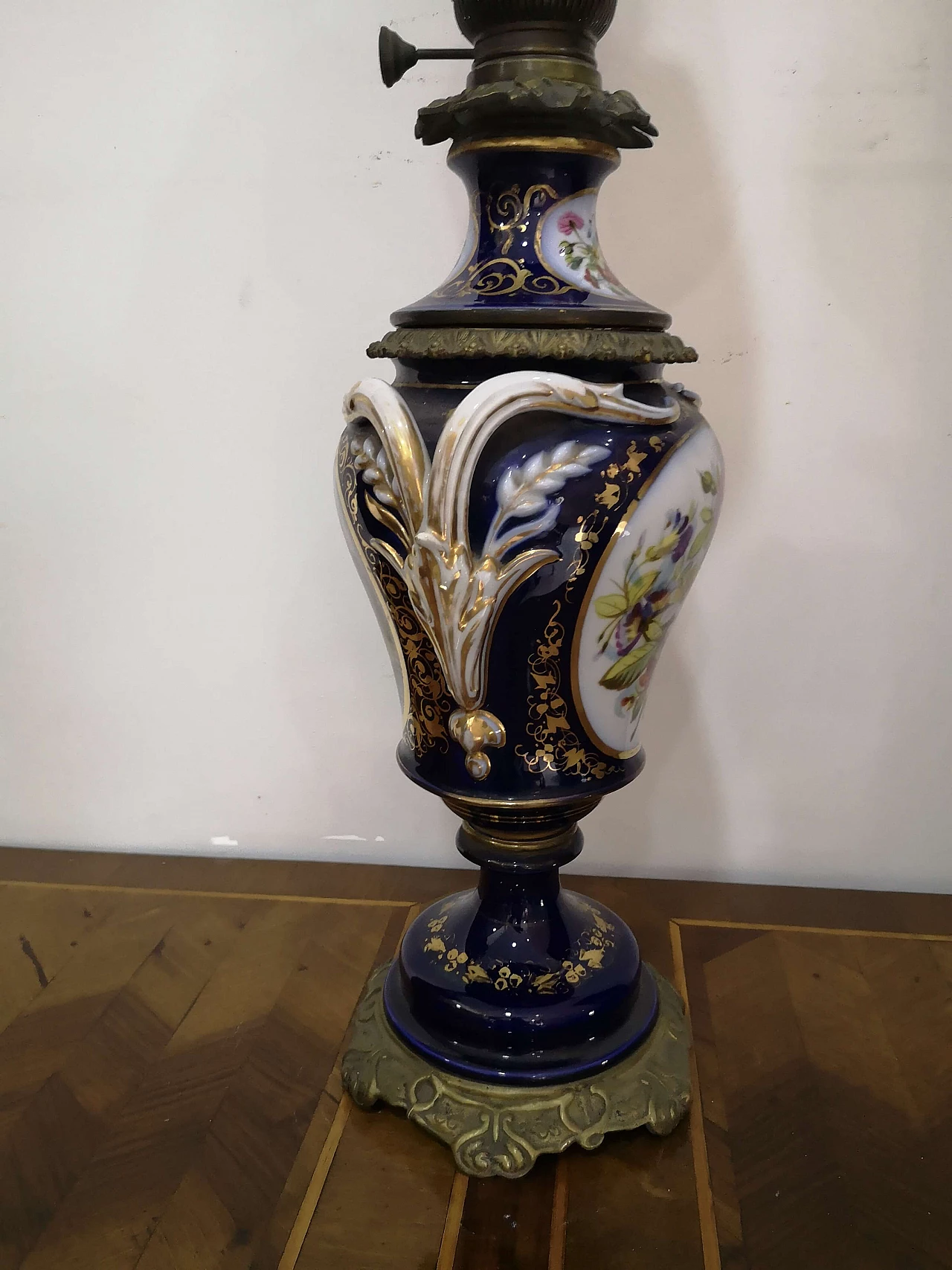 Lampada a petrolio in porcellana di Sèvres, metà '800 16