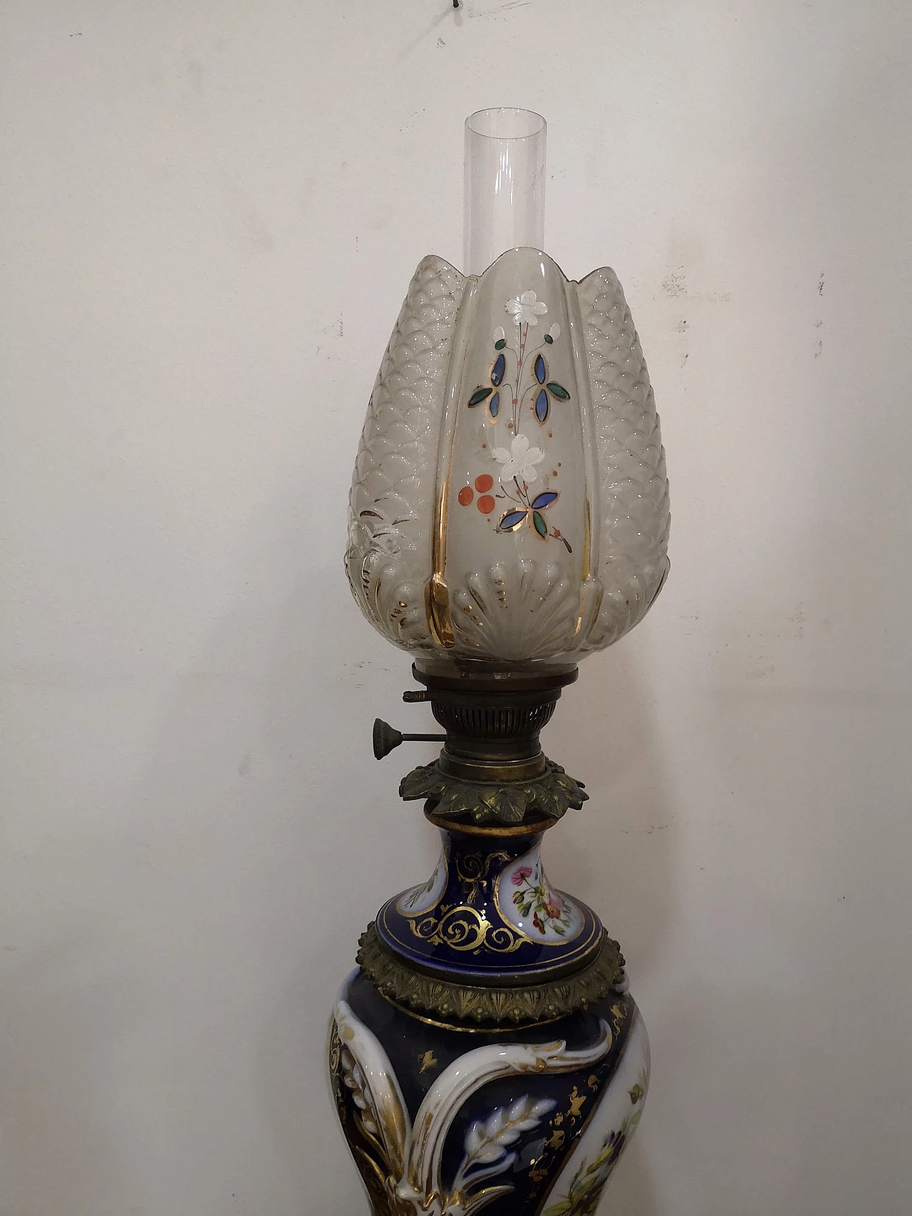 Lampada a petrolio in porcellana di Sèvres, metà '800 17