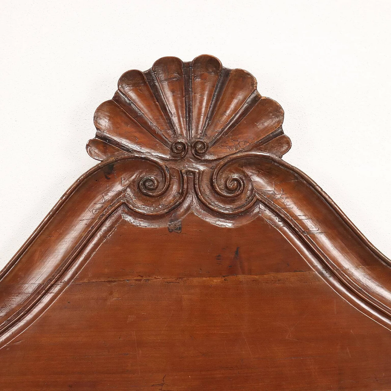 Barocchetto cherry wood bed, third quarter of the 18th century 4