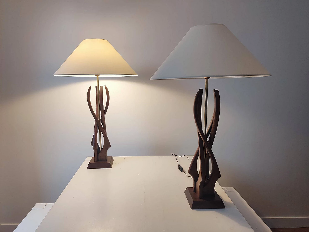 Pair of organic table lamps with walnut base, 1960s 5