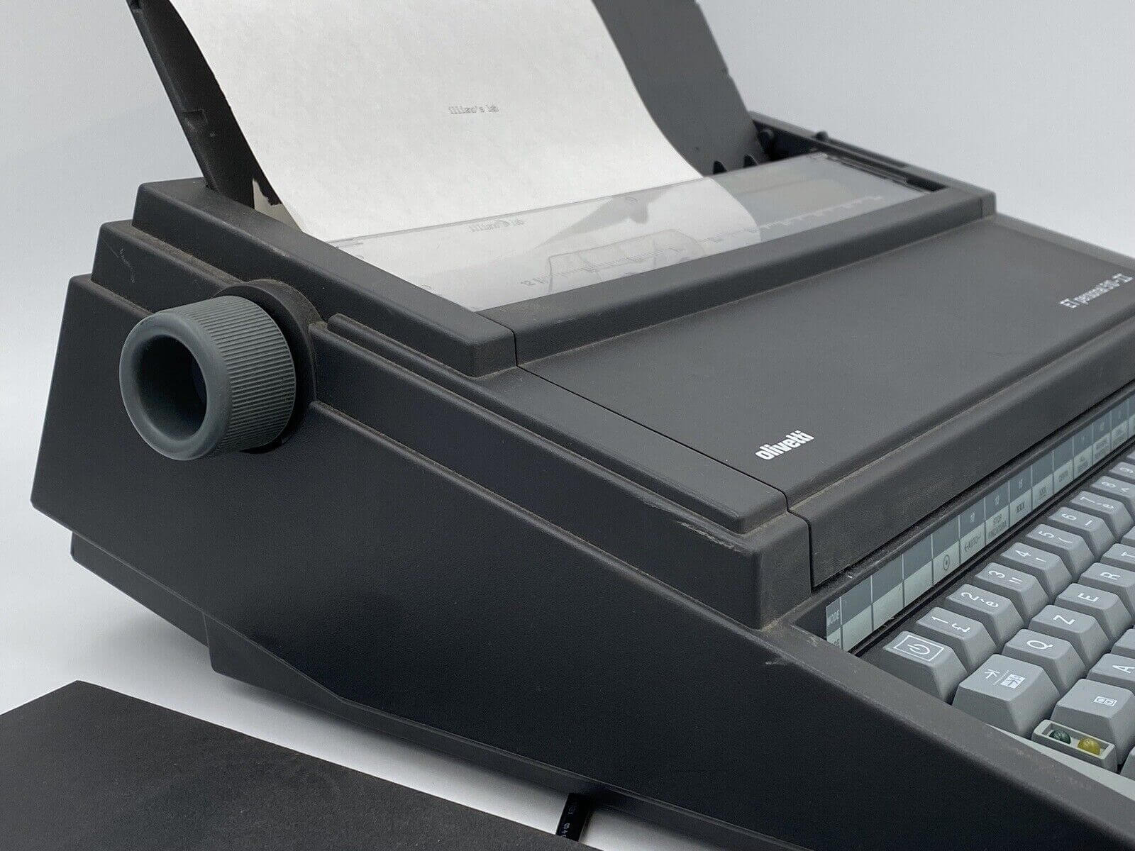 【伊】Olivetti ET personal 510-II 電子タイプライター Olivetti ET Personal 510-II typewriter, 1980s | intOndo