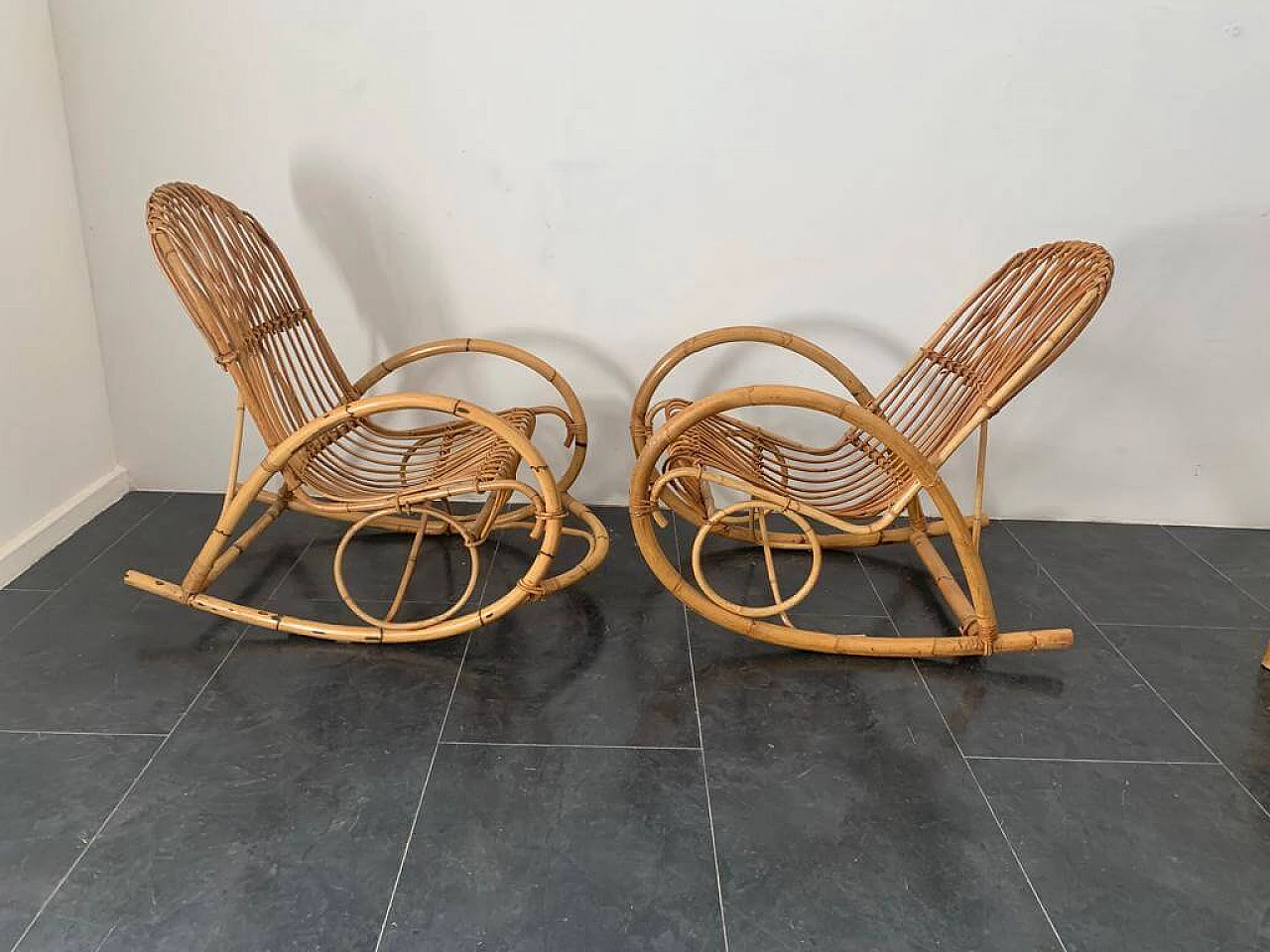 Coppia di sedie a dondolo in bambù, anni '60 1