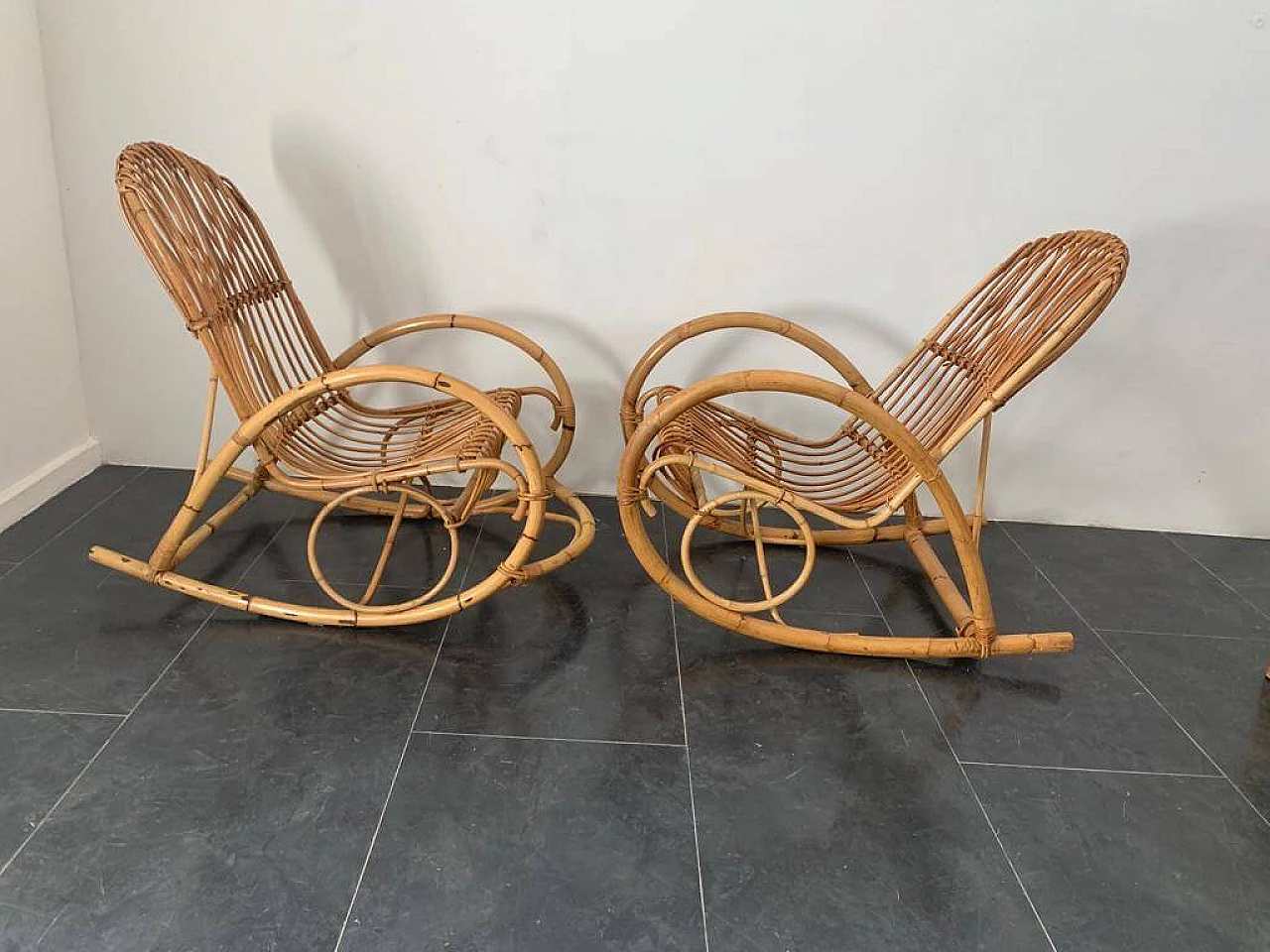 Coppia di sedie a dondolo in bambù, anni '60 2
