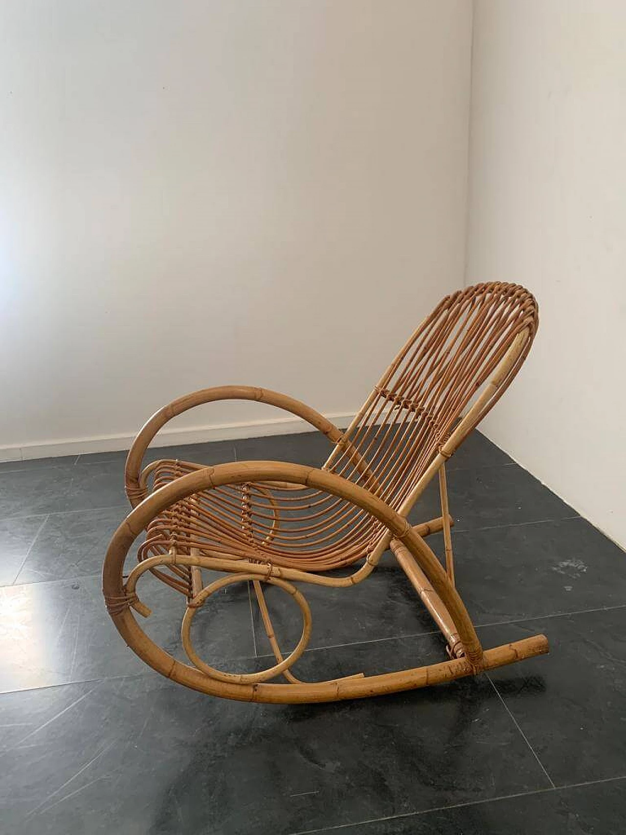 Coppia di sedie a dondolo in bambù, anni '60 5