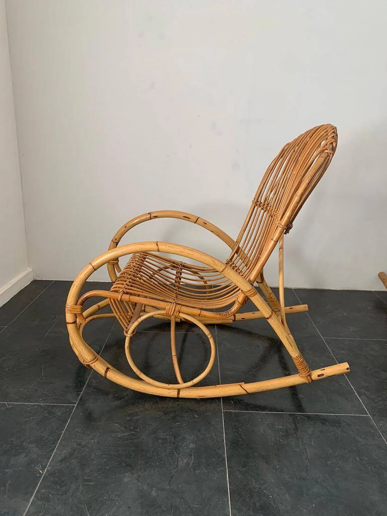 Coppia di sedie a dondolo in bambù, anni '60 6