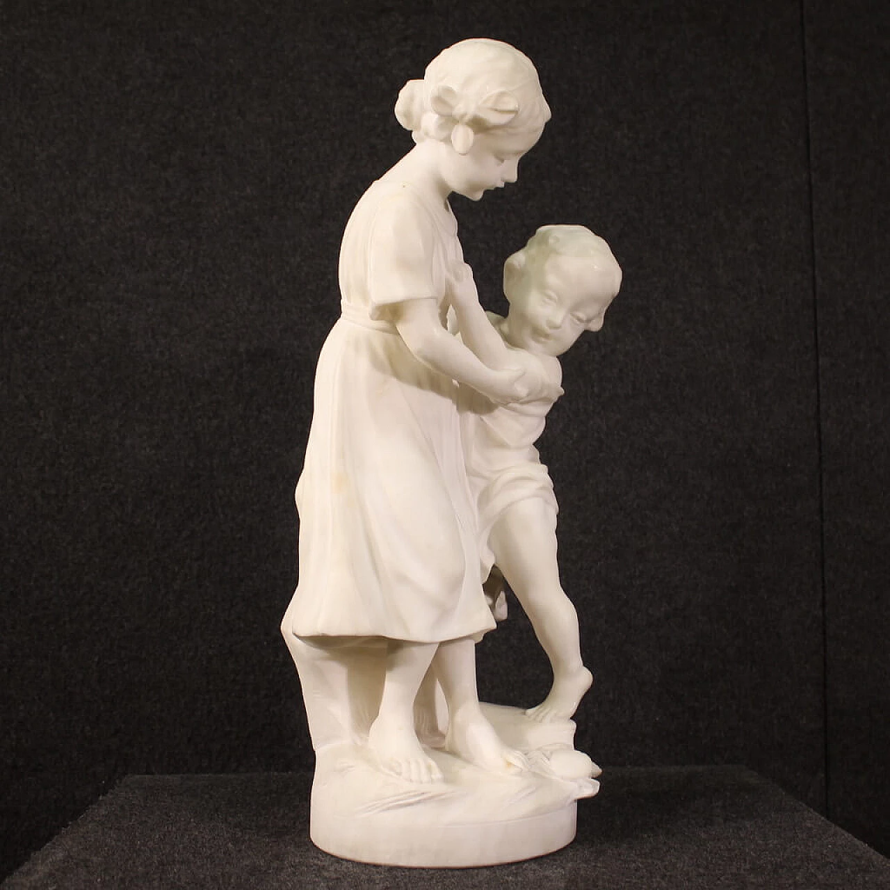 Bambini con granchio, scultura in marmo firmata, fine '800 8