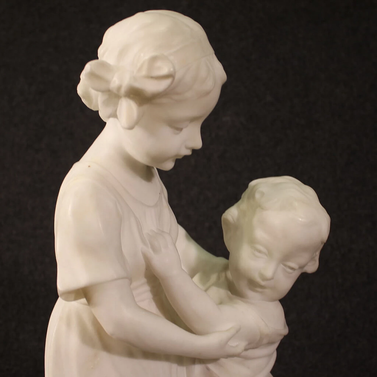 Bambini con granchio, scultura in marmo firmata, fine '800 9