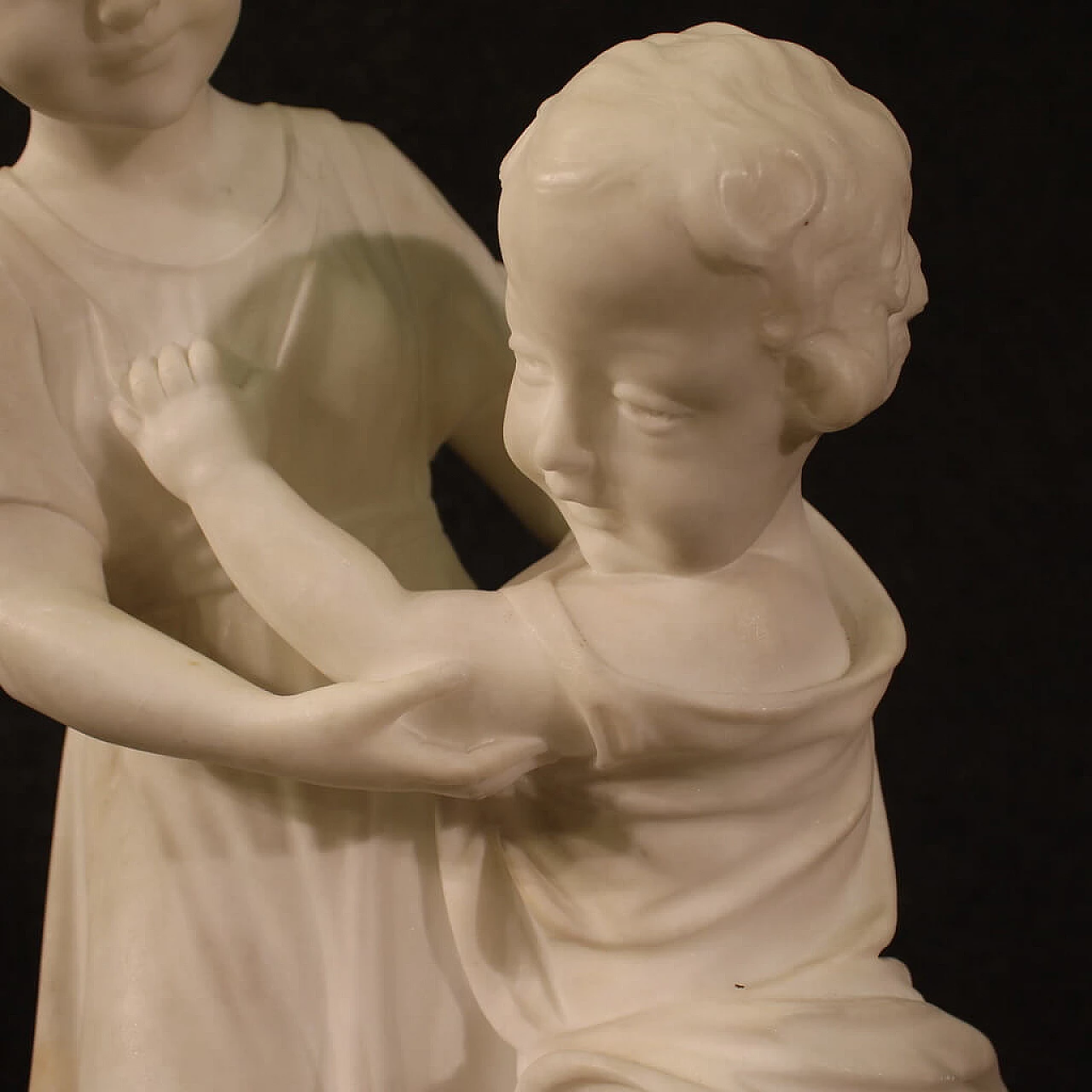 Bambini con granchio, scultura in marmo firmata, fine '800 11