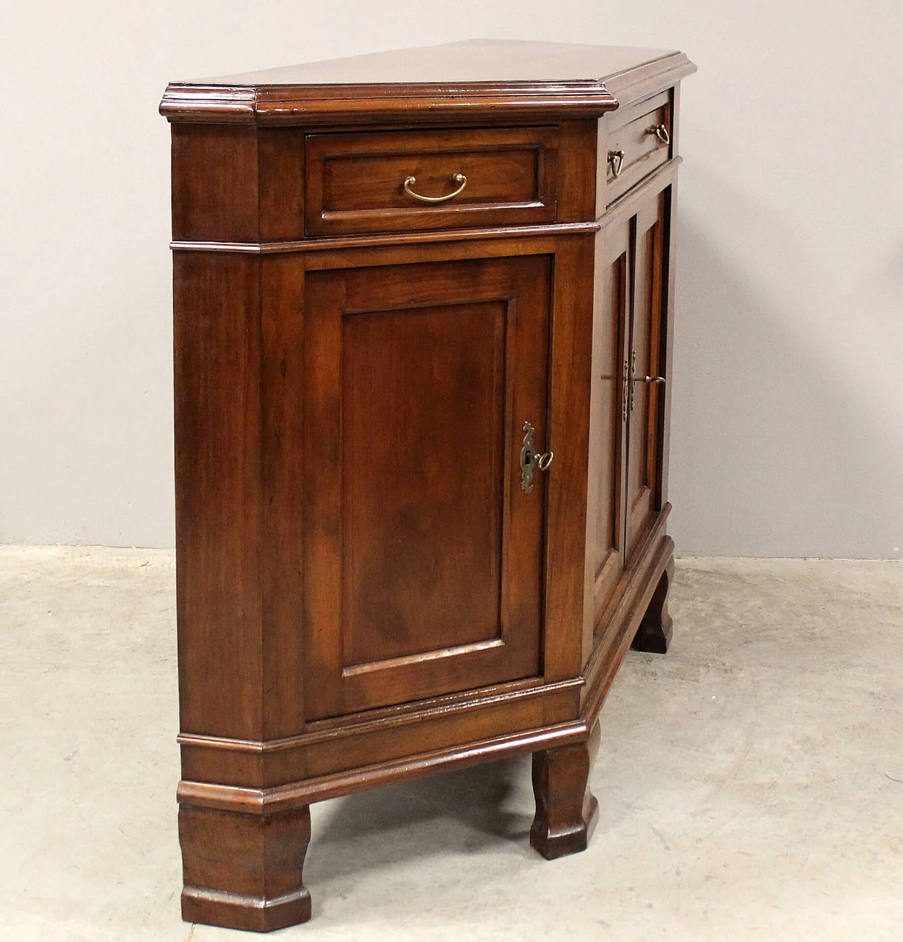 Credenza scantonata in ciliegio massello a quattro ante, fine '700 8