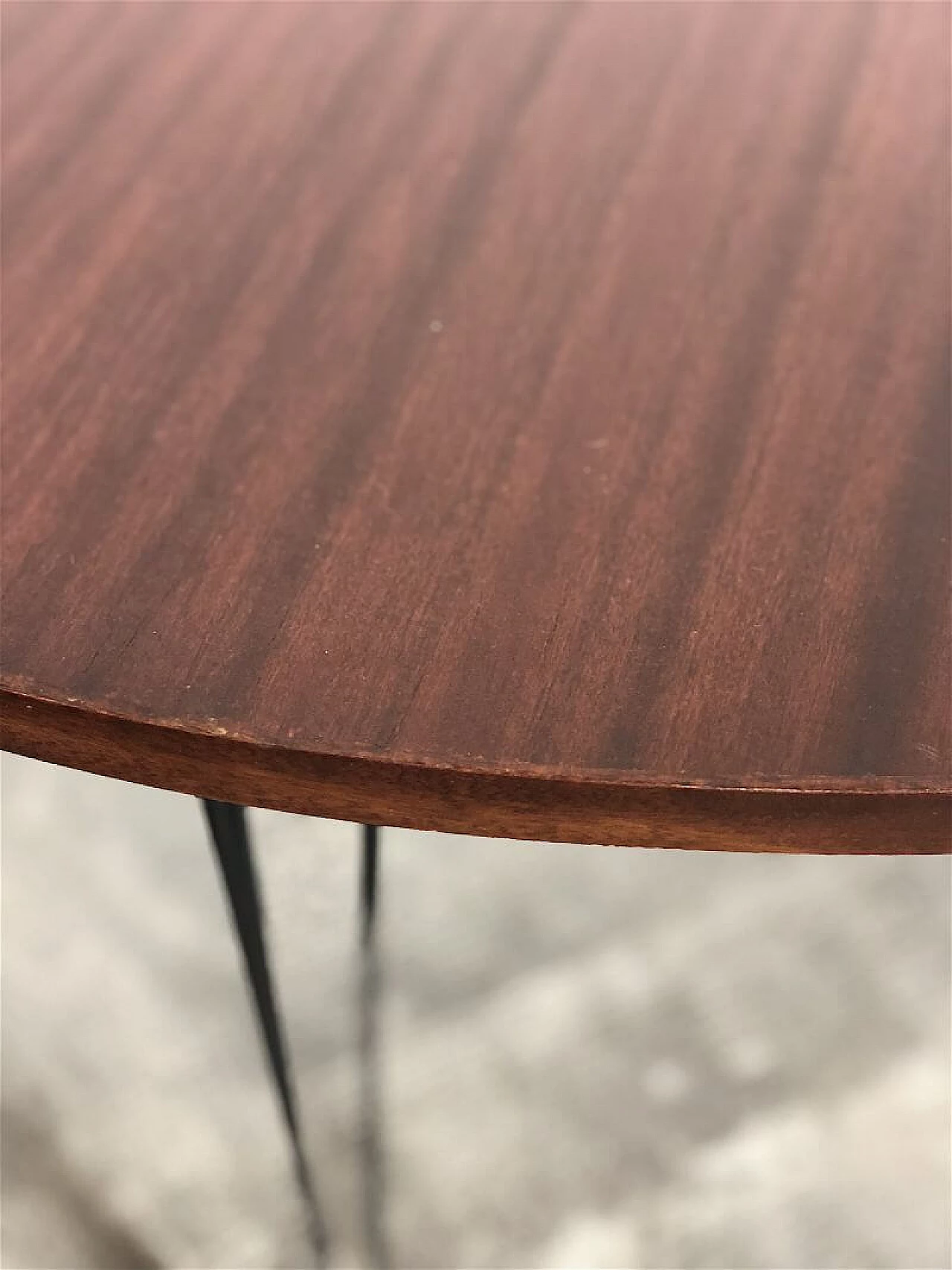 Tavolo Odorisio con piano in legno impiallacciato teak e struttura in metallo, anni '60 4