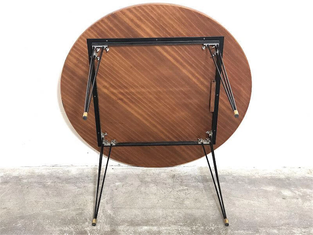 Tavolo Odorisio con piano in legno impiallacciato teak e struttura in metallo, anni '60 7