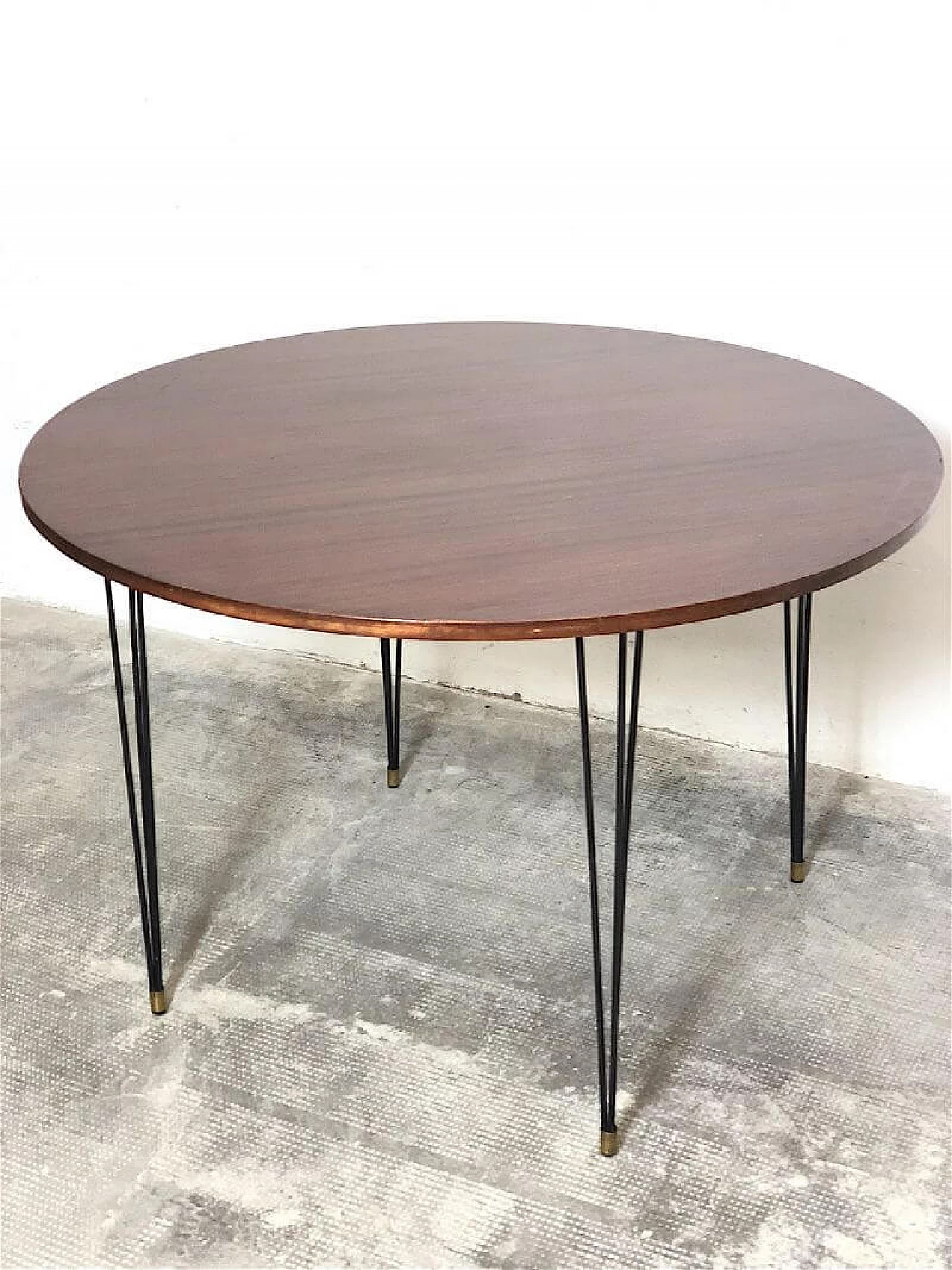 Tavolo Odorisio con piano in legno impiallacciato teak e struttura in metallo, anni '60 8
