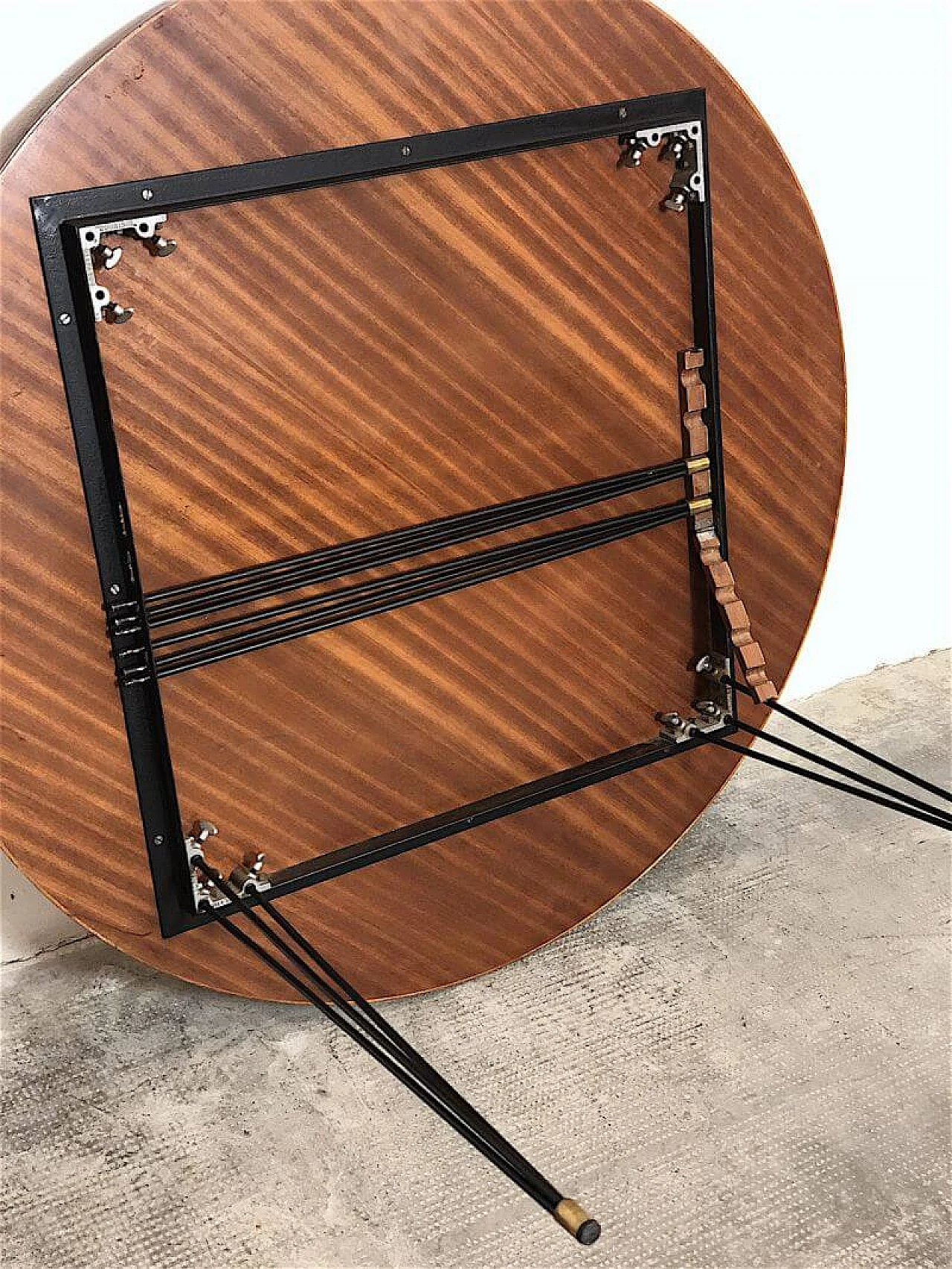 Tavolo Odorisio con piano in legno impiallacciato teak e struttura in metallo, anni '60 11