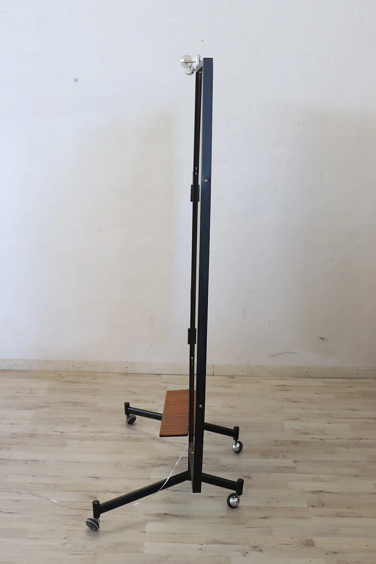 Specchio da sartoria a tre pannelli con luce, anni '50 12