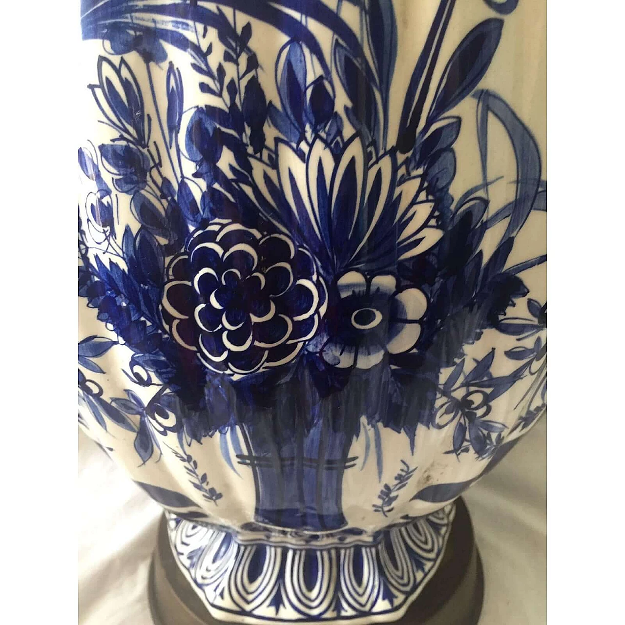 Dutch Delft ceramic urn vase hand-painted in white and blue with floral decoration, 19th century 1