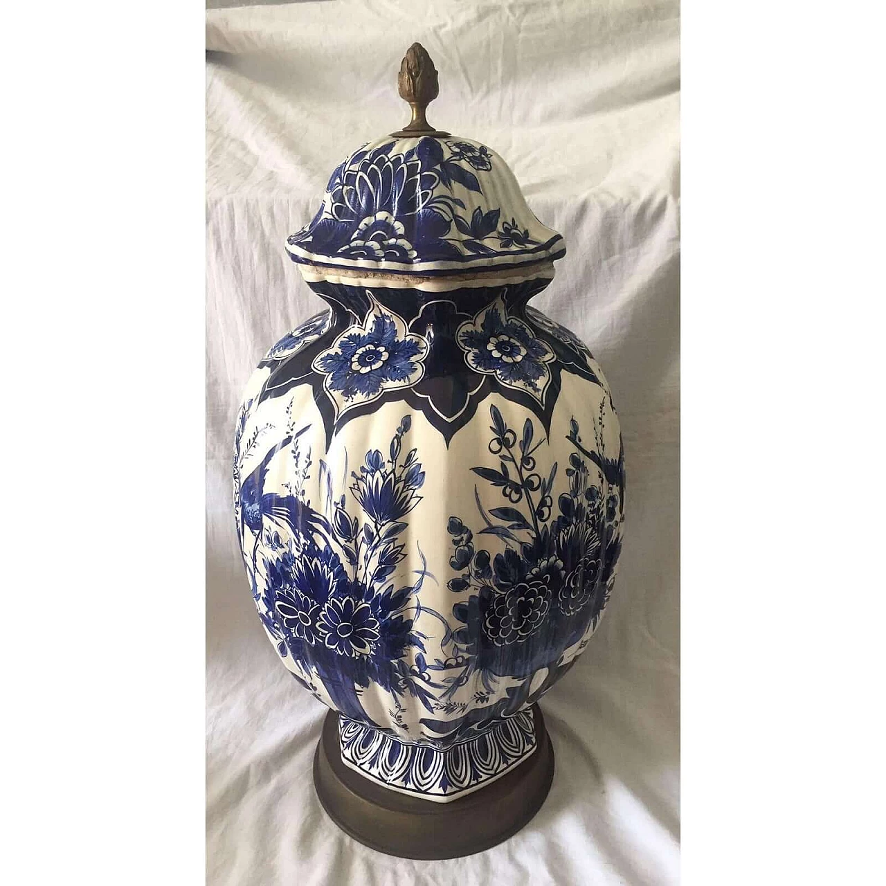 Dutch Delft ceramic urn vase hand-painted in white and blue with floral decoration, 19th century 2