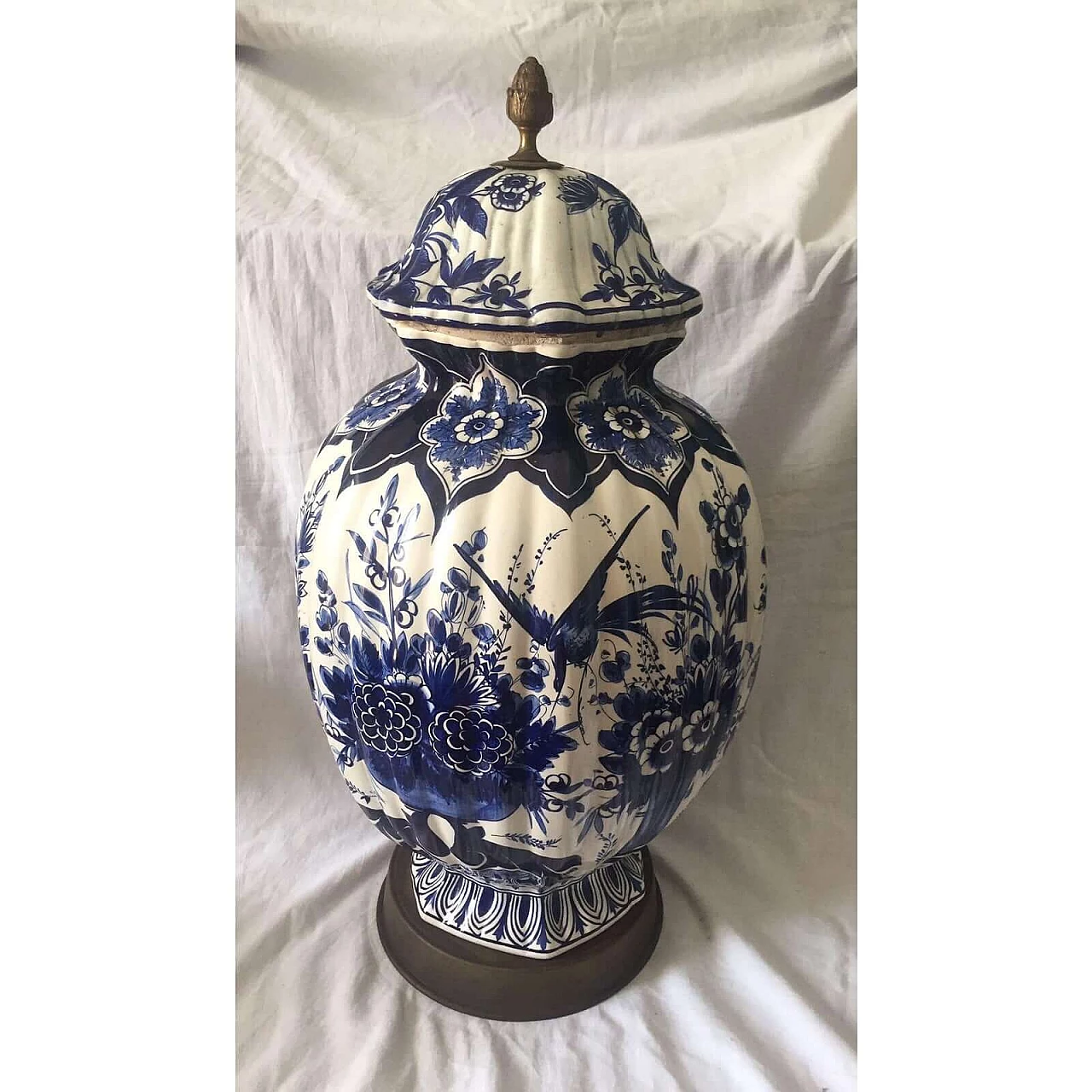 Dutch Delft ceramic urn vase hand-painted in white and blue with floral decoration, 19th century 4