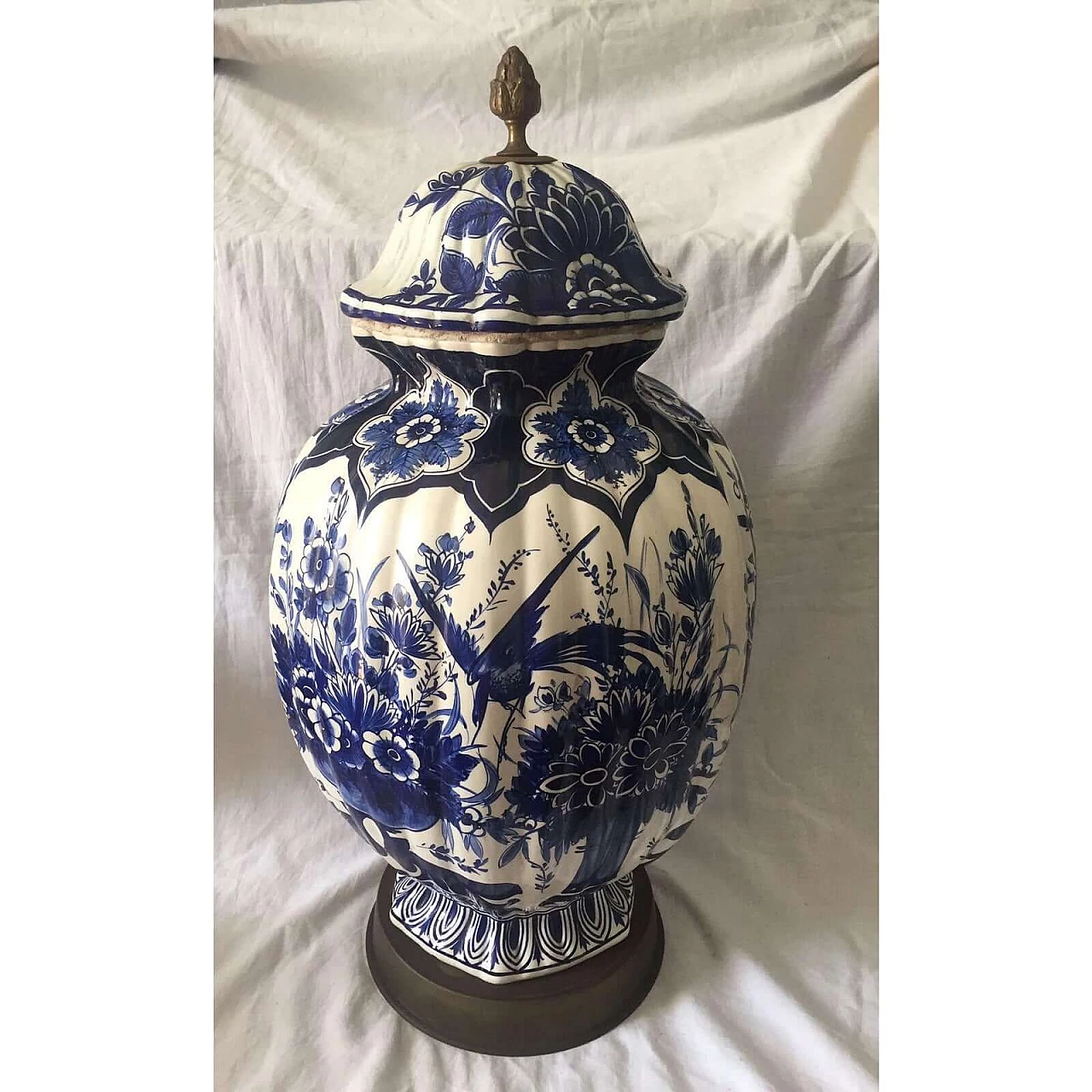Vaso ad urna olandese in ceramica di Delft dipinta a mano in bianco e blu con decorazioni floreali, '800 11