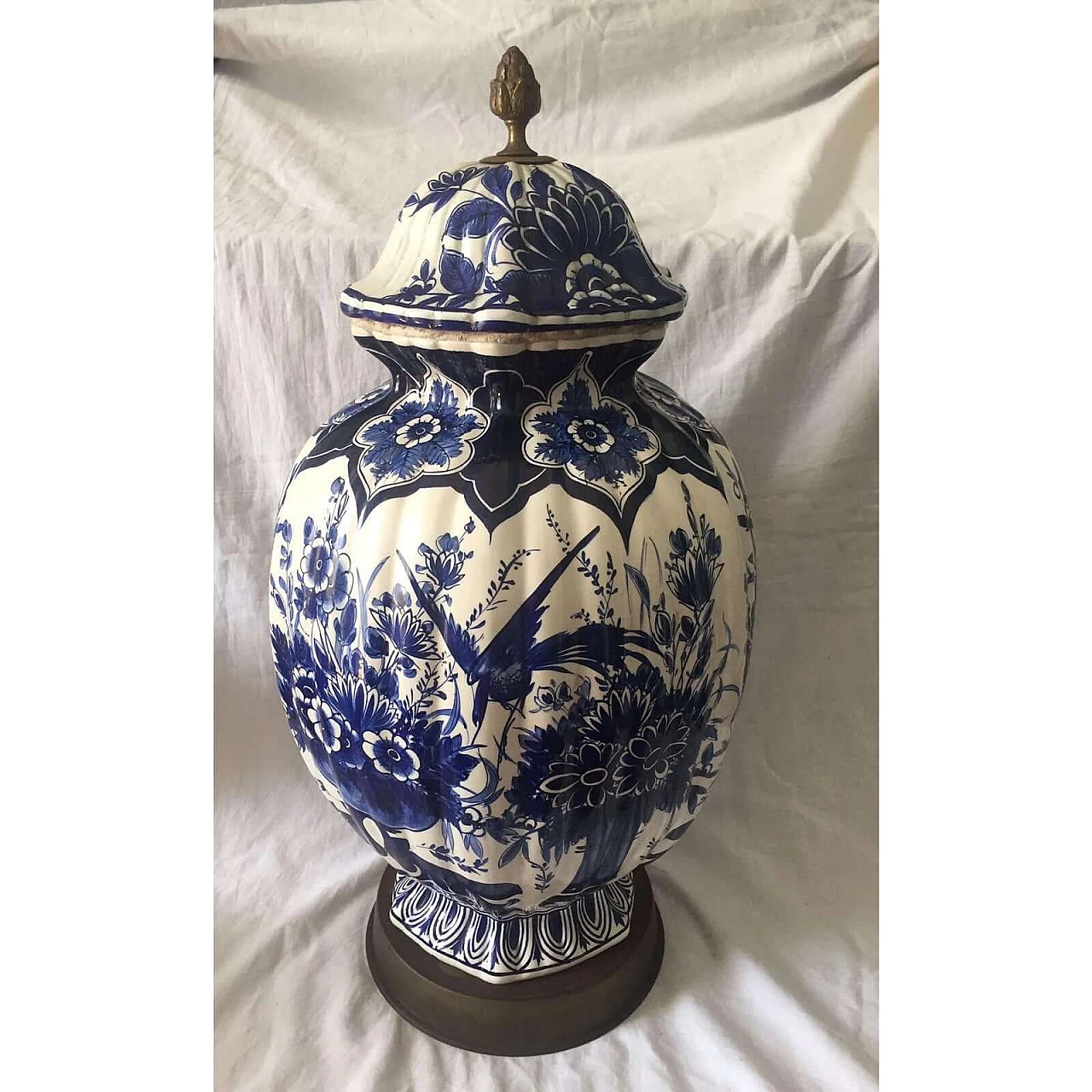 Dutch Delft ceramic urn vase hand-painted in white and blue with floral decoration, 19th century 11