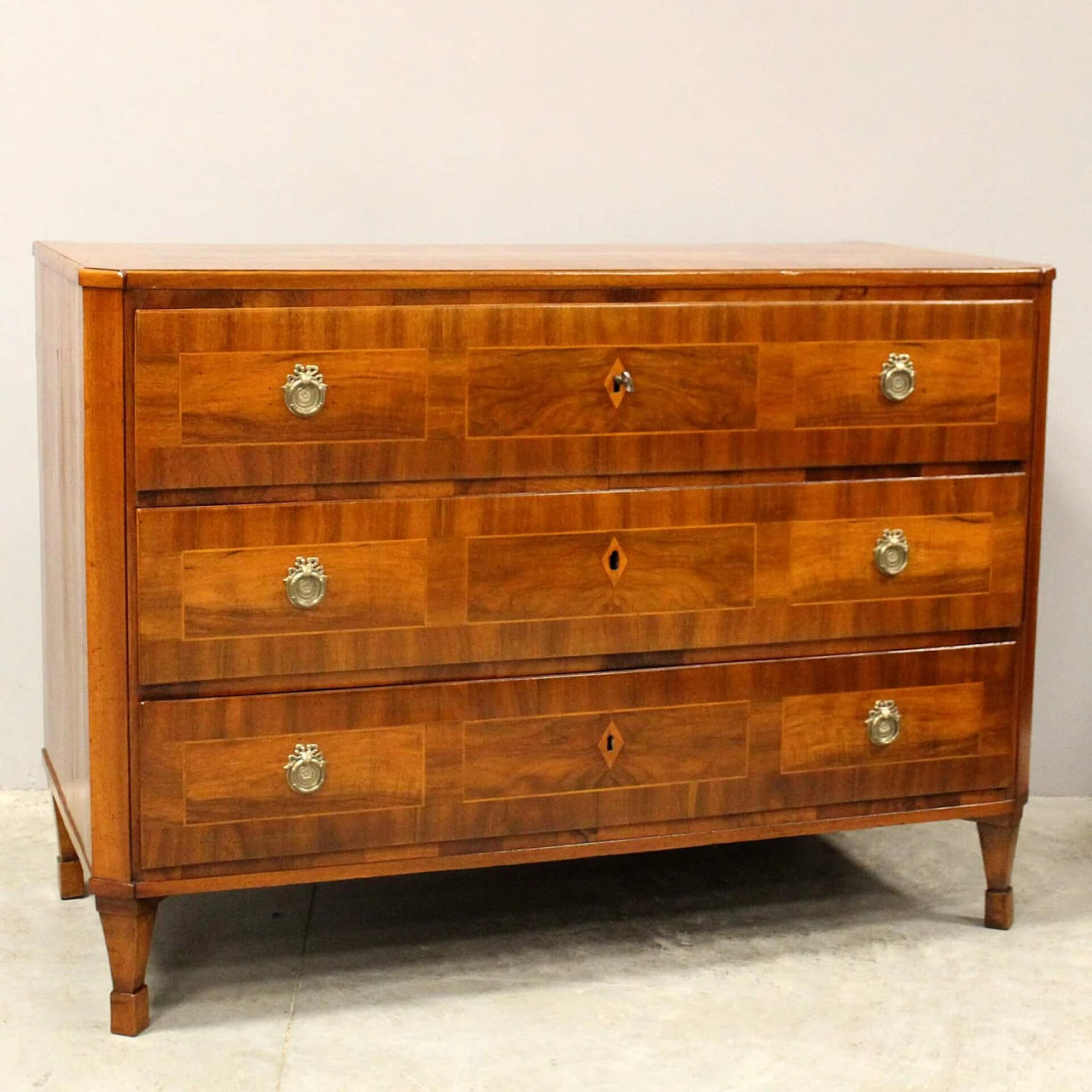 Direttorio chest of drawers in inlaid walnut, second half of the 18th century 2