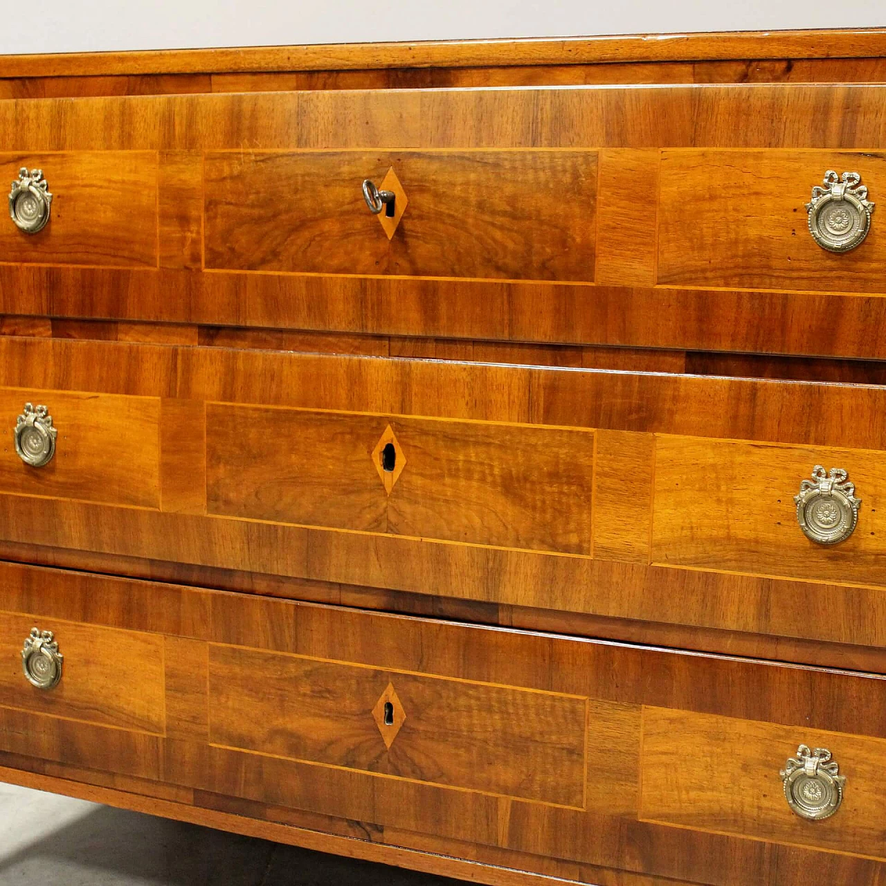 Direttorio chest of drawers in inlaid walnut, second half of the 18th century 4