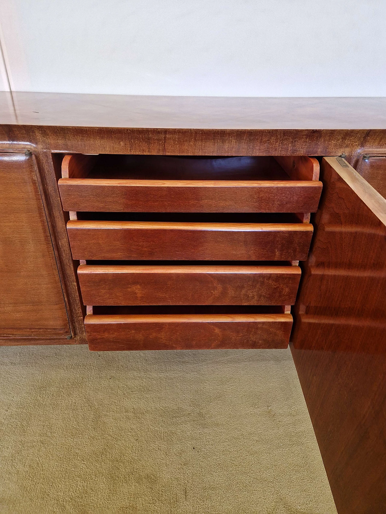 Credenza essenza di mogano a cinque ante attribuita a Gianni Moscatelli, anni '50 3