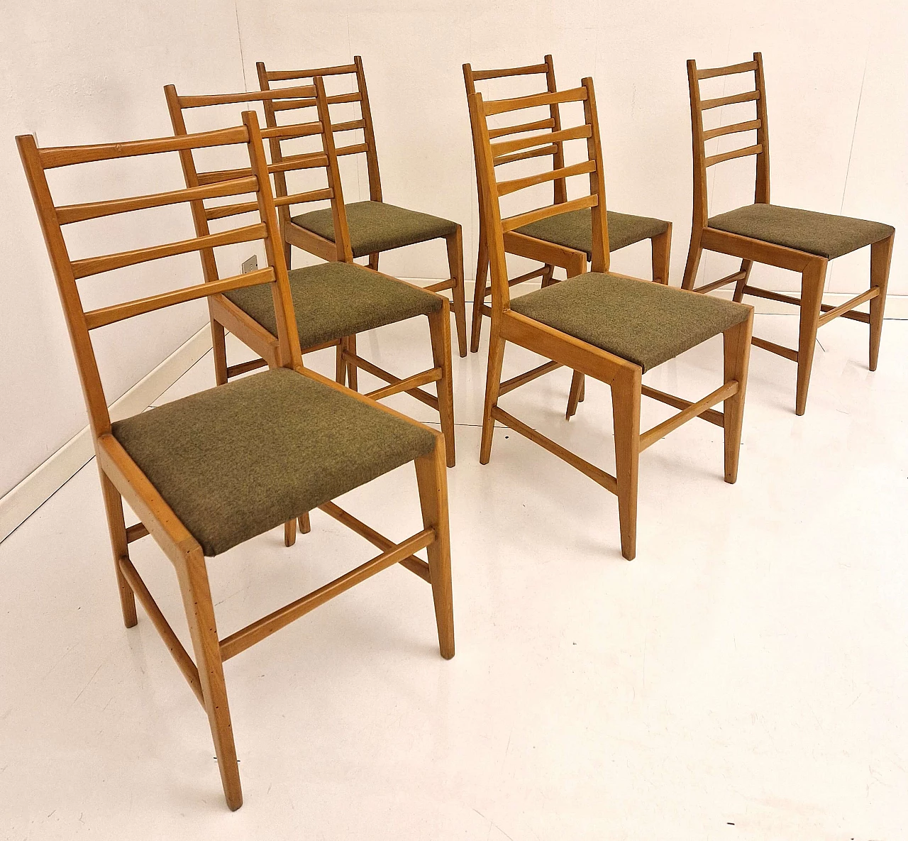 6 Sedie in legno massello chiaro nello stile di Gio Ponti, anni '50 6