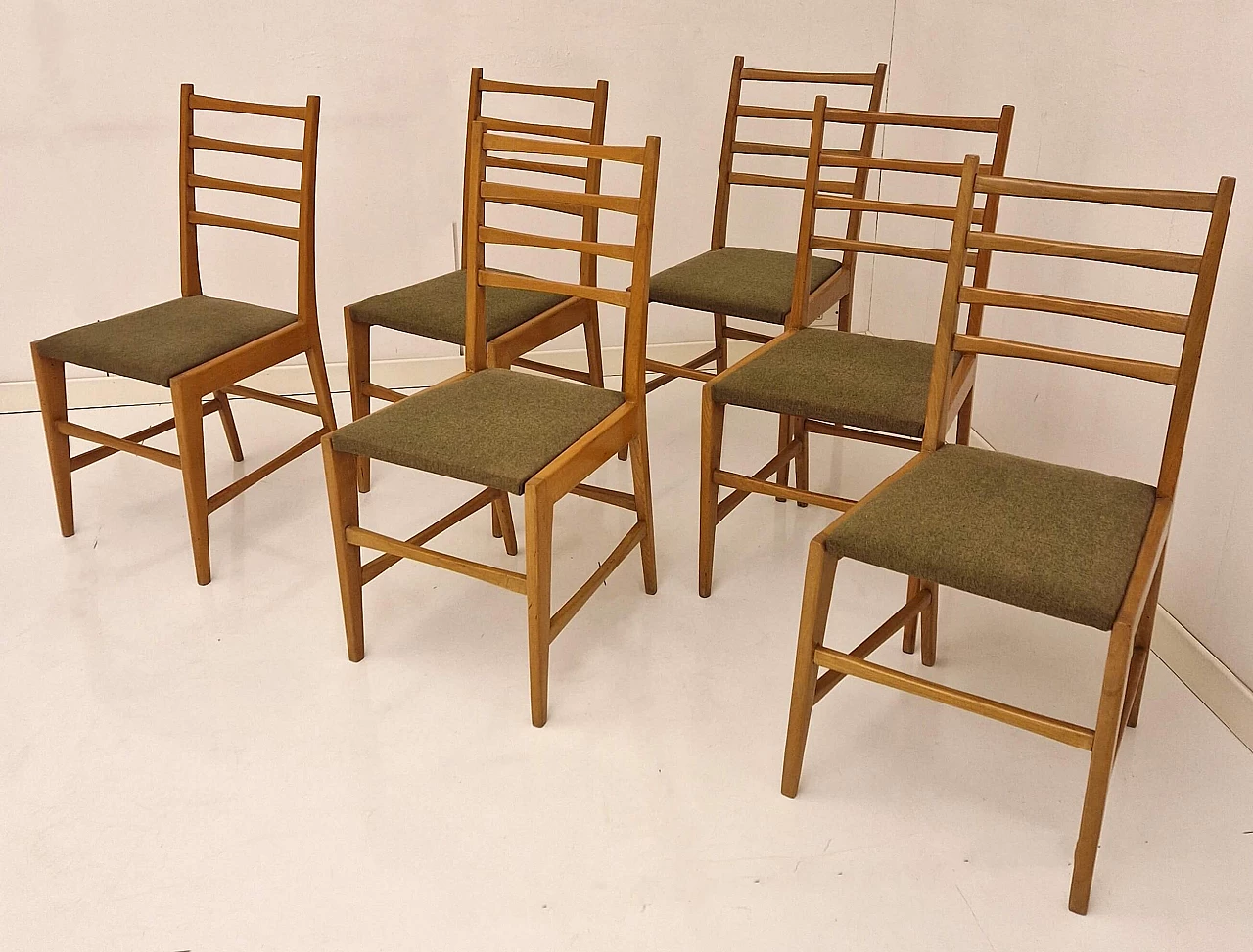 6 Sedie in legno massello chiaro nello stile di Gio Ponti, anni '50 7