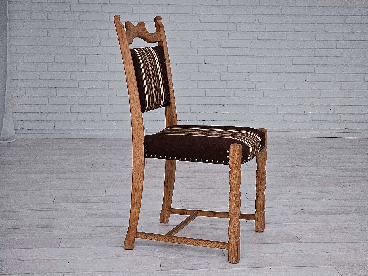 6 Danish chairs in oak and wool fabric, 1970s 5