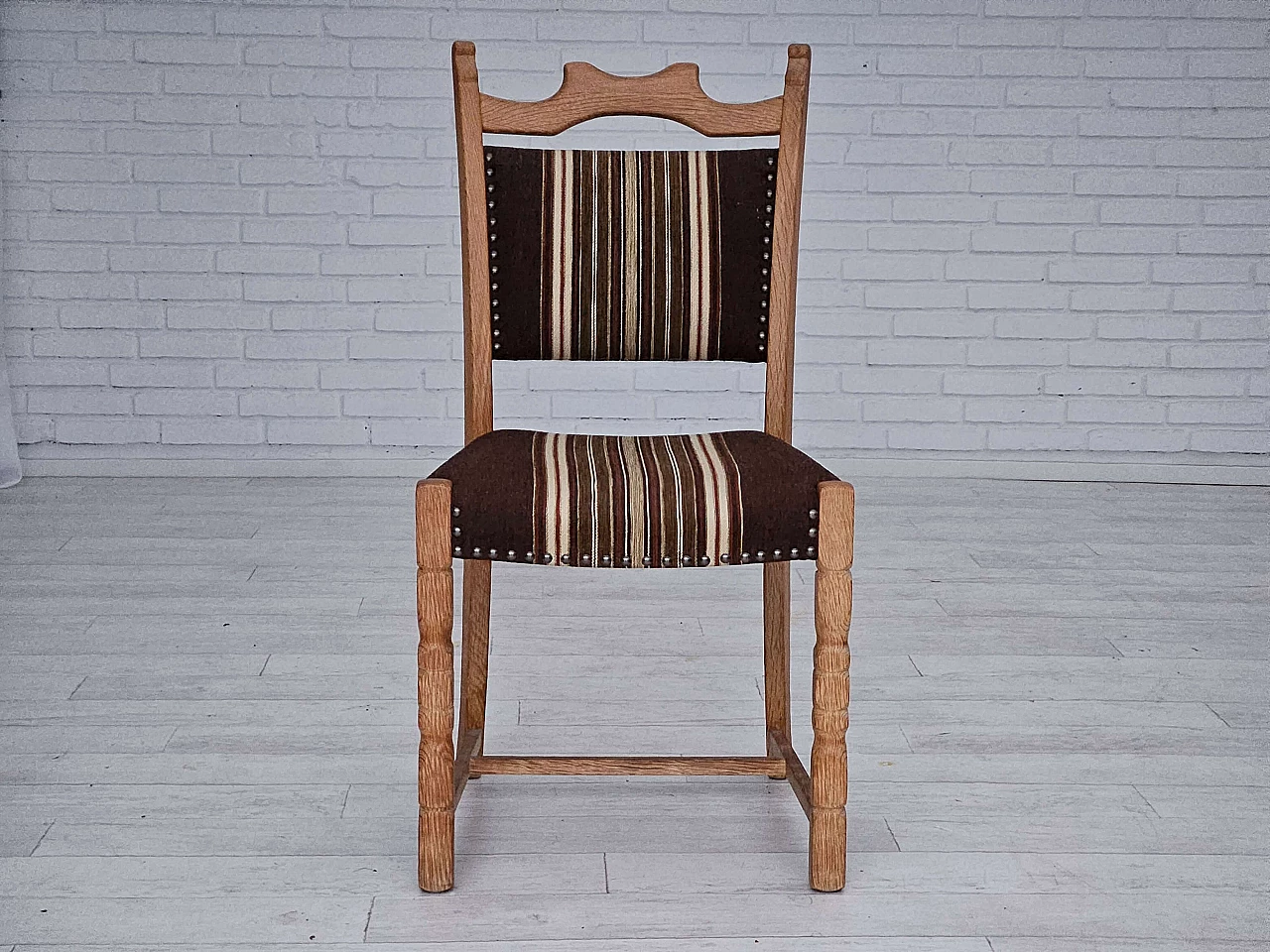 6 Danish chairs in oak and wool fabric, 1970s 9