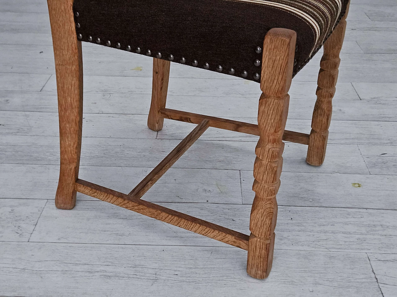 6 Danish chairs in oak and wool fabric, 1970s 11