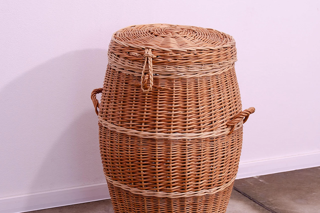 Czechoslovakian wicker laundry basket with handles, 1970s 4