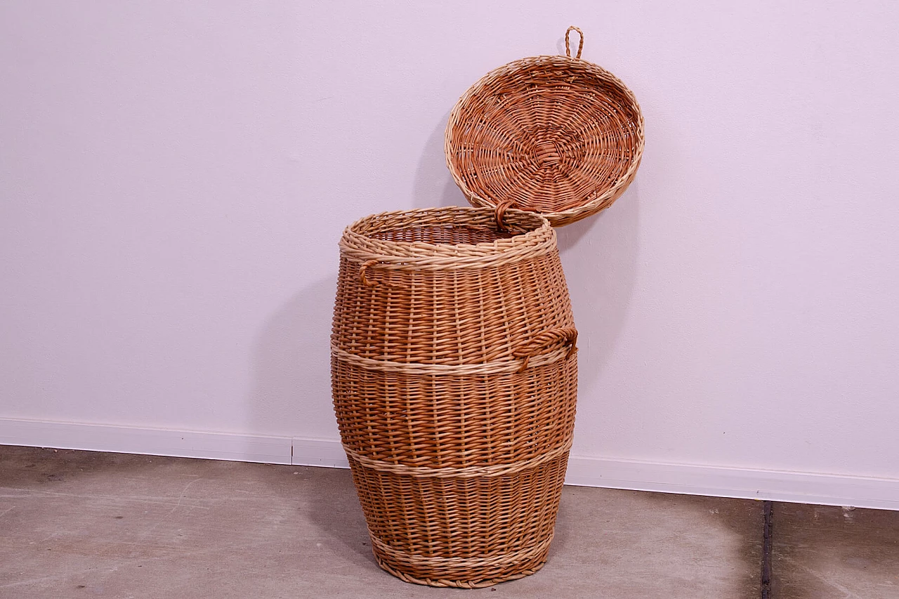 Czechoslovakian wicker laundry basket with handles, 1970s 10