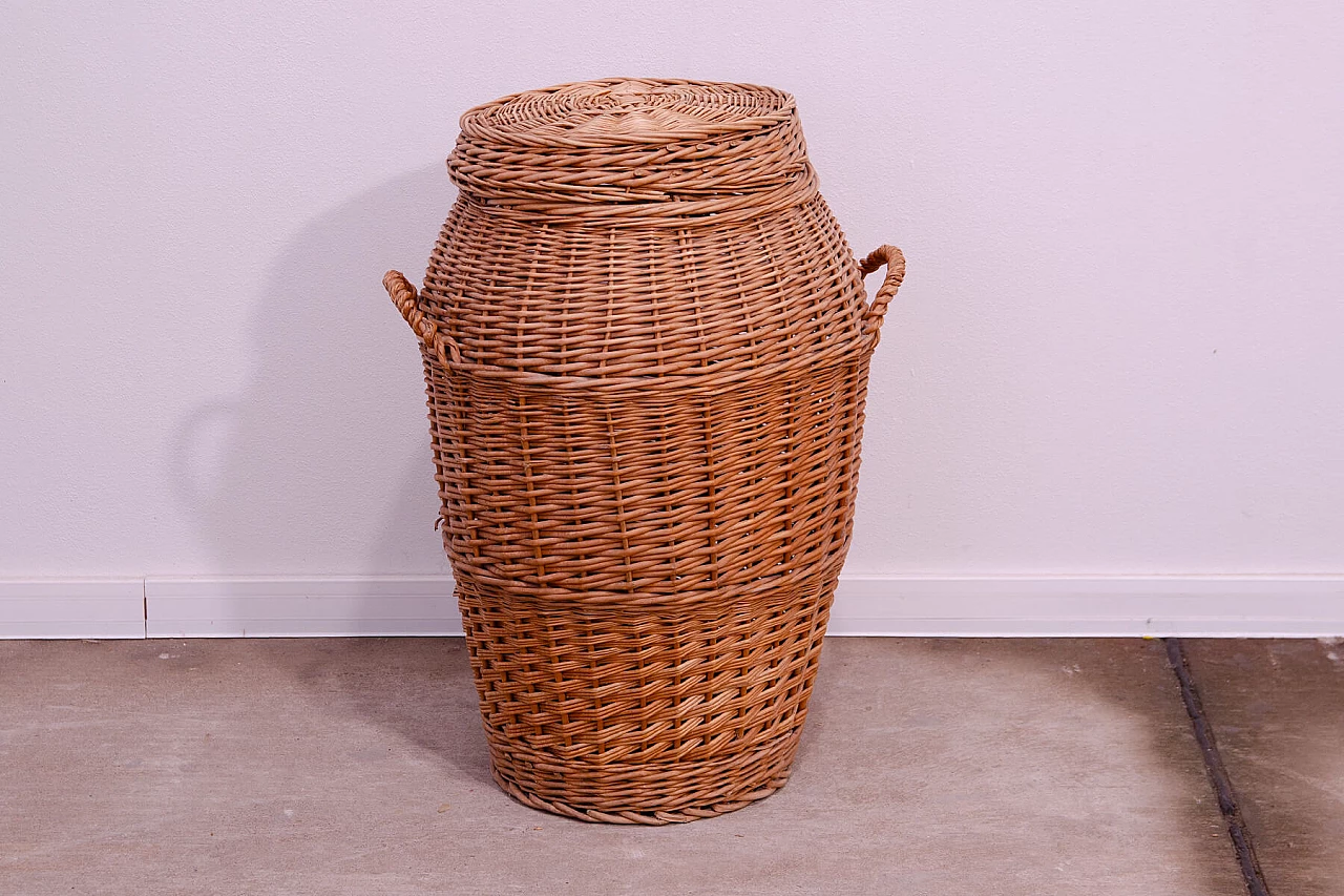 Czechoslovakian wicker laundry basket, 1970s 3
