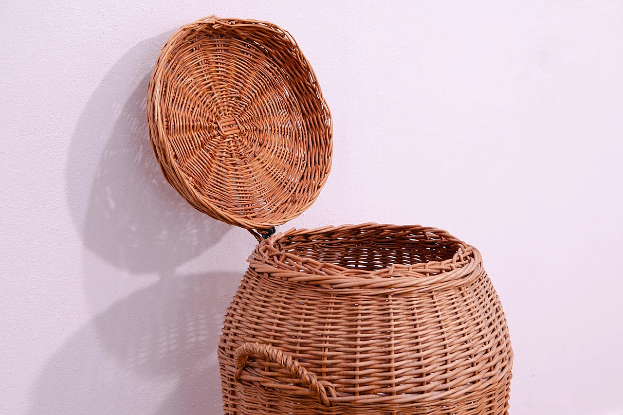 Czechoslovakian wicker laundry basket, 1970s 5