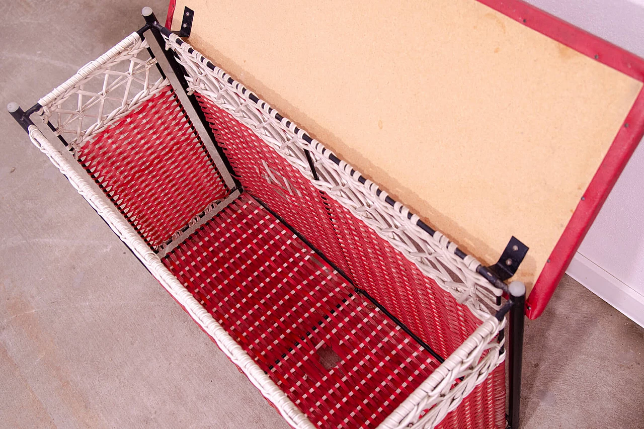 Cesto portabiancheria cecoslovacco in plastica e similpelle, anni '80 11