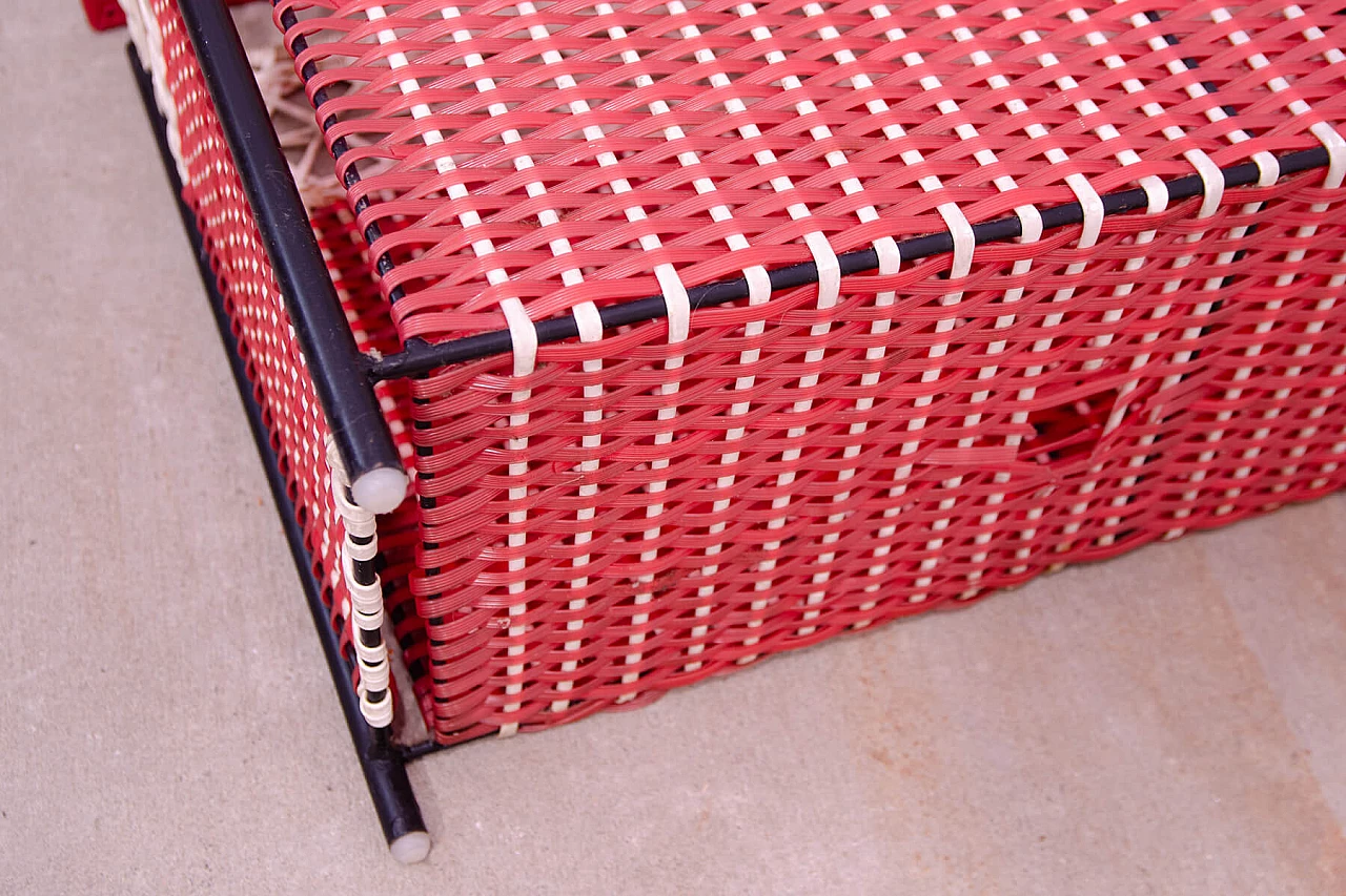 Cesto portabiancheria cecoslovacco in plastica e similpelle, anni '80 18