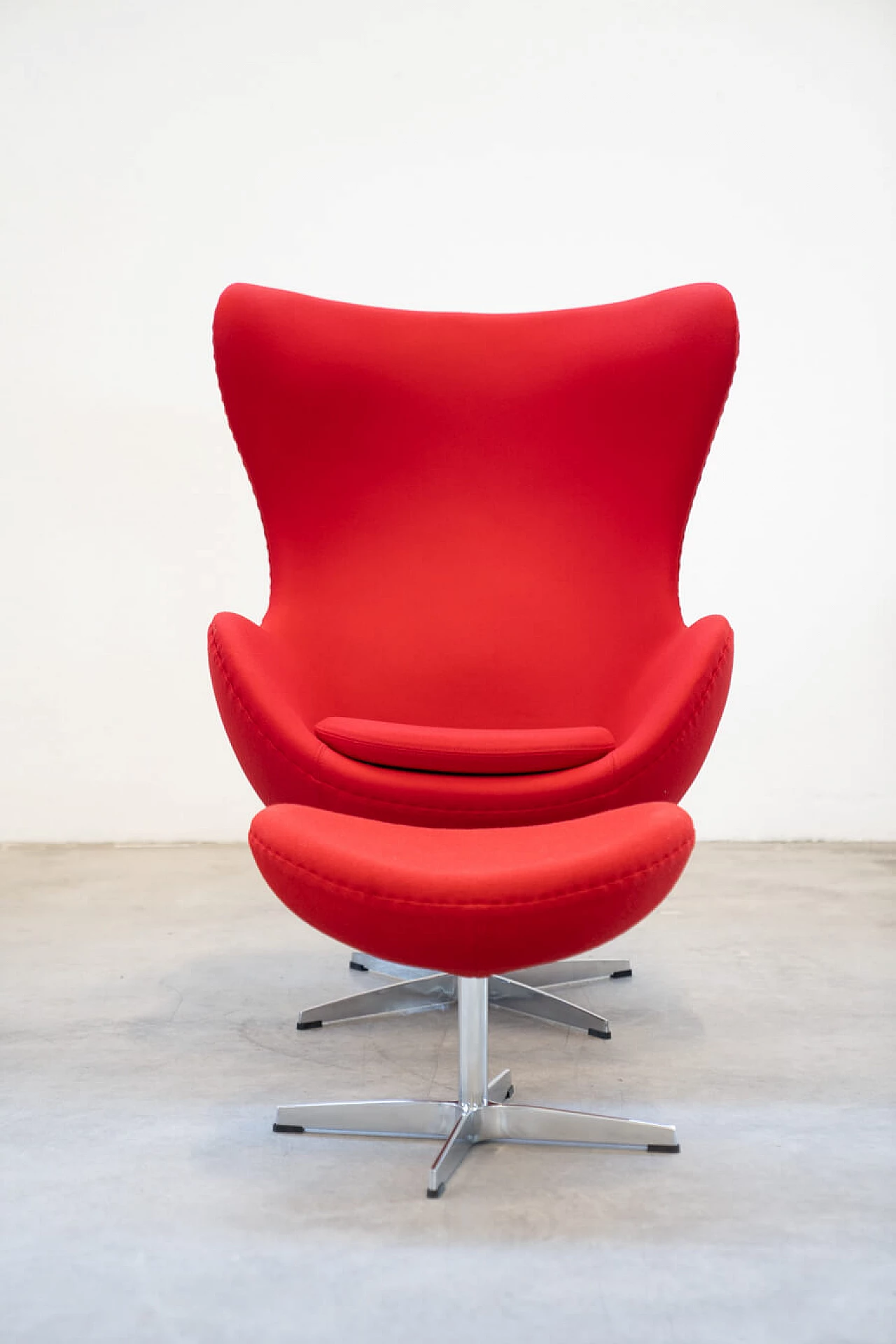 Egg Chair armchair and pouf by Arne Jacobsen for Fritz Hansen, 1980s 1